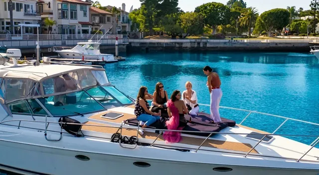 Rent a FORMULA BY THUNDERBIRD motor yacht in Long Beach, CA near me