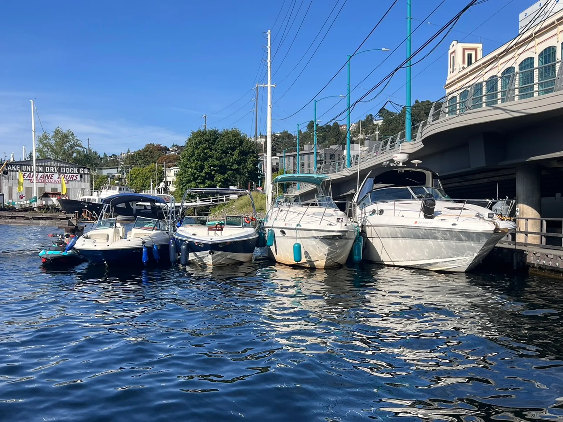 CruisetoLakeWAfromSLU🧭 29’🛥️Toilet💩✅ Enclosure☔️😎 ✅⚓️✅ ⛽️OnMyTime✅