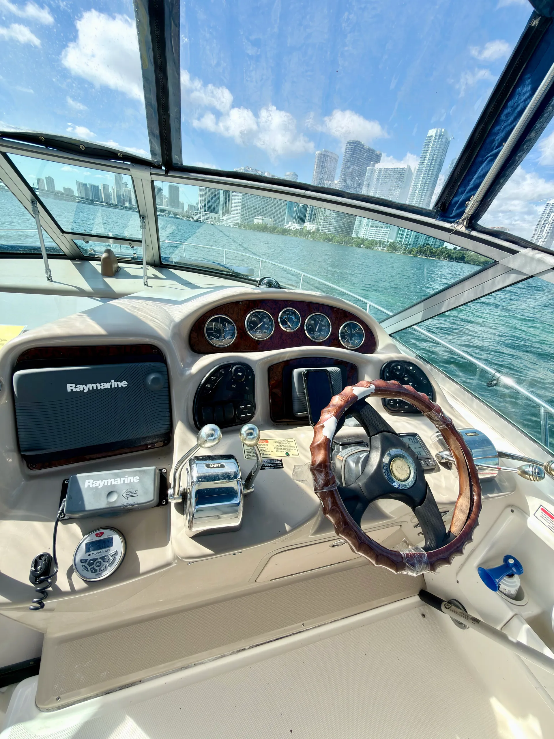 Sea Ray Boats sundancer 340 in Miami, FL — photo 5