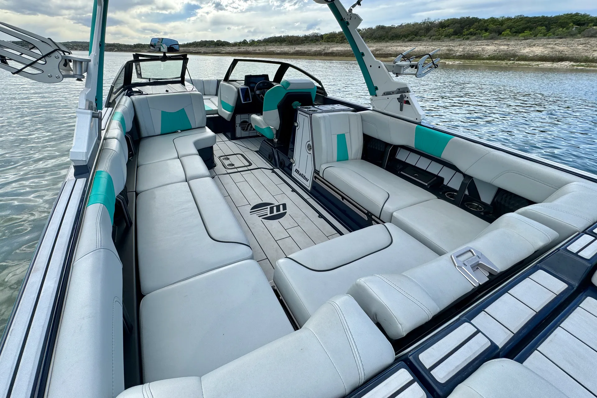 MALIBU BOATS WAKESETTER 24 MXZ in Briarcliff, TX — photo 2