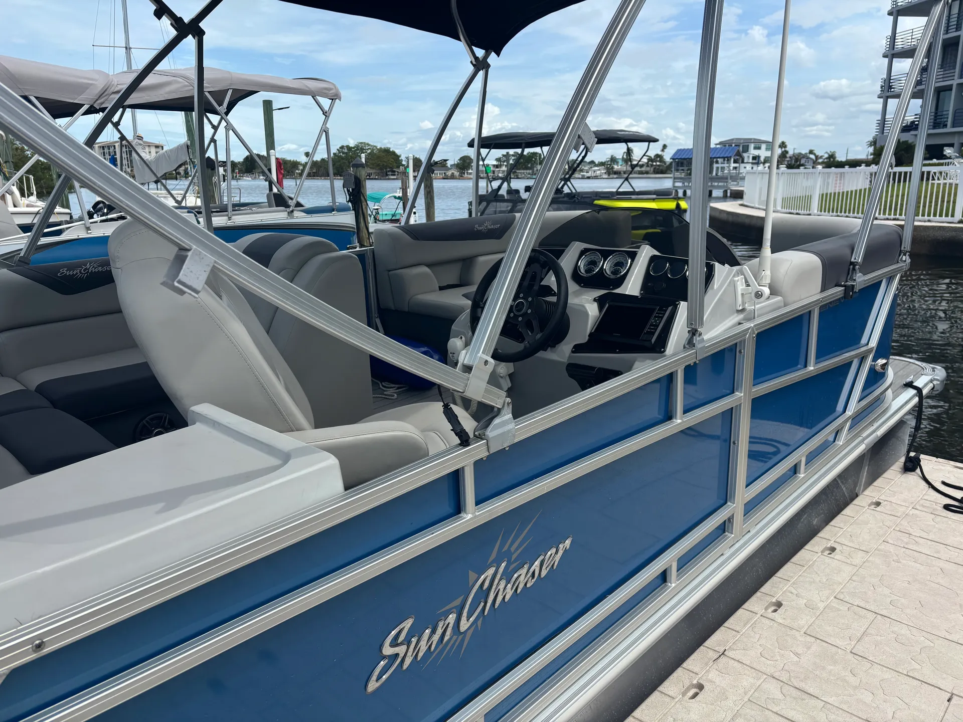 SUNCHASER GENEVA CRUISE 22 VOYAGER in Port Richey, FL — photo 2