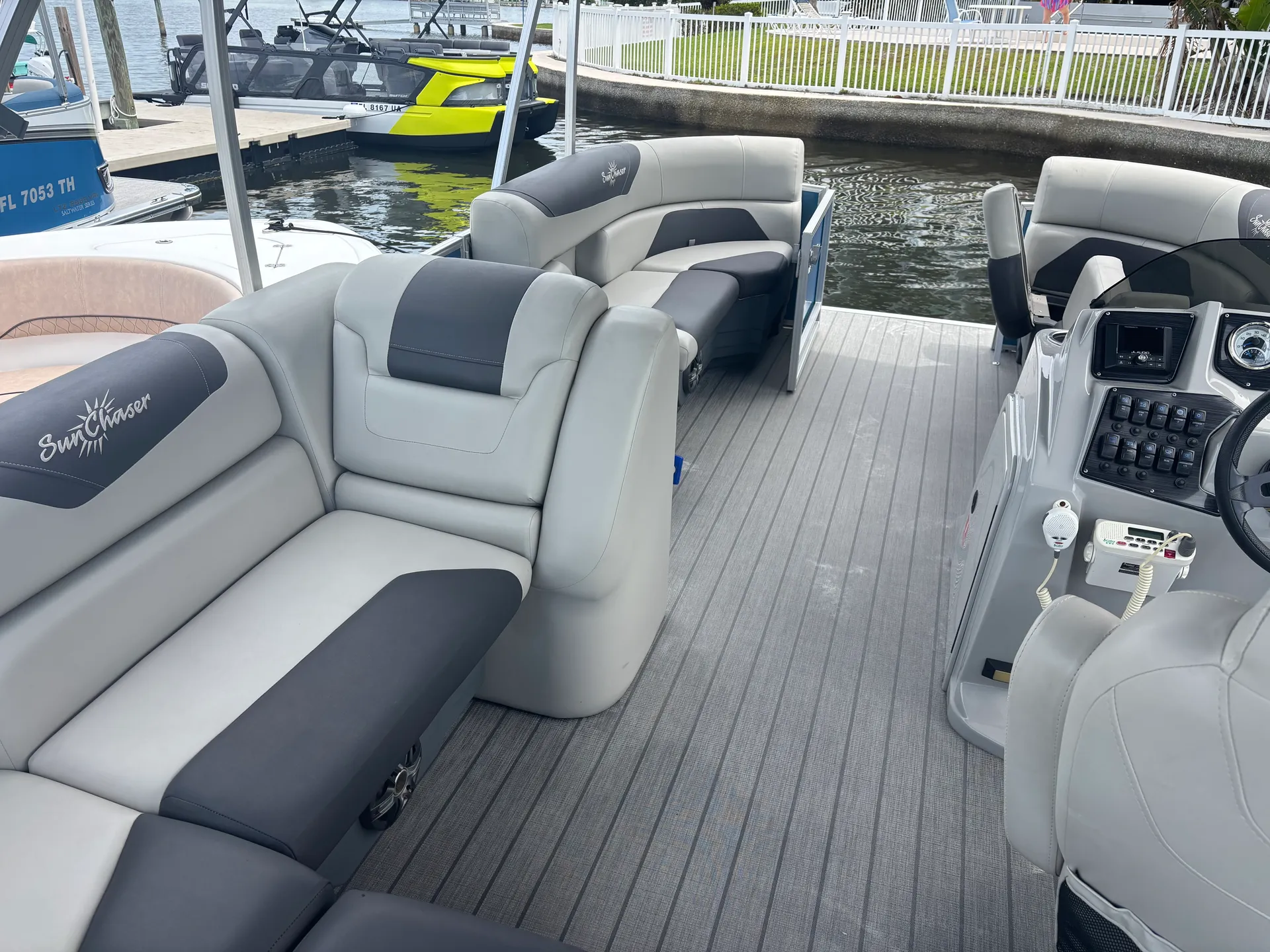 SUNCHASER GENEVA CRUISE 22 VOYAGER in Port Richey, FL — photo 3