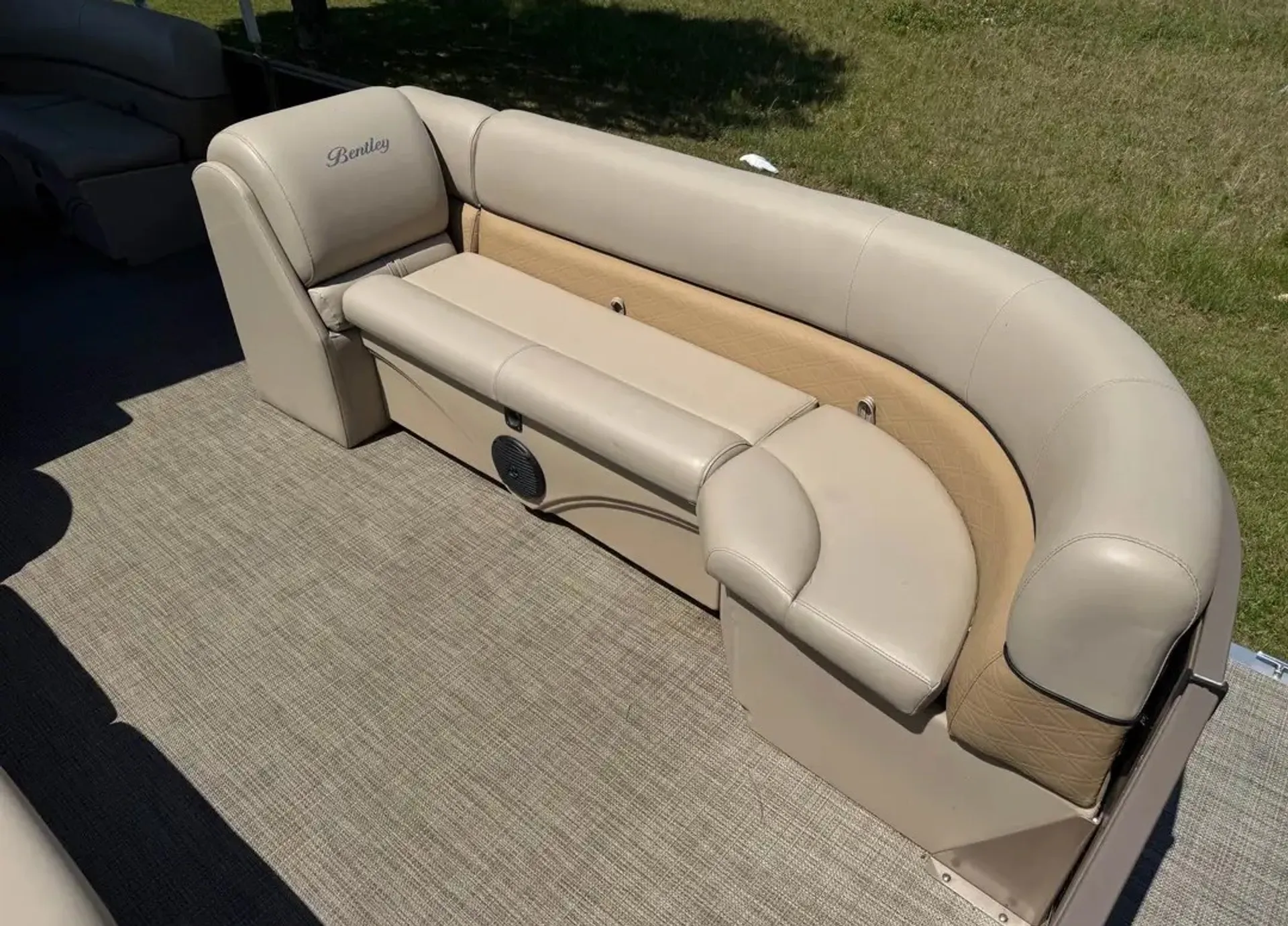 Luxury &amp; Fun on the Water! 2019 Bentley 24ft Cruise SE - 12 Guests