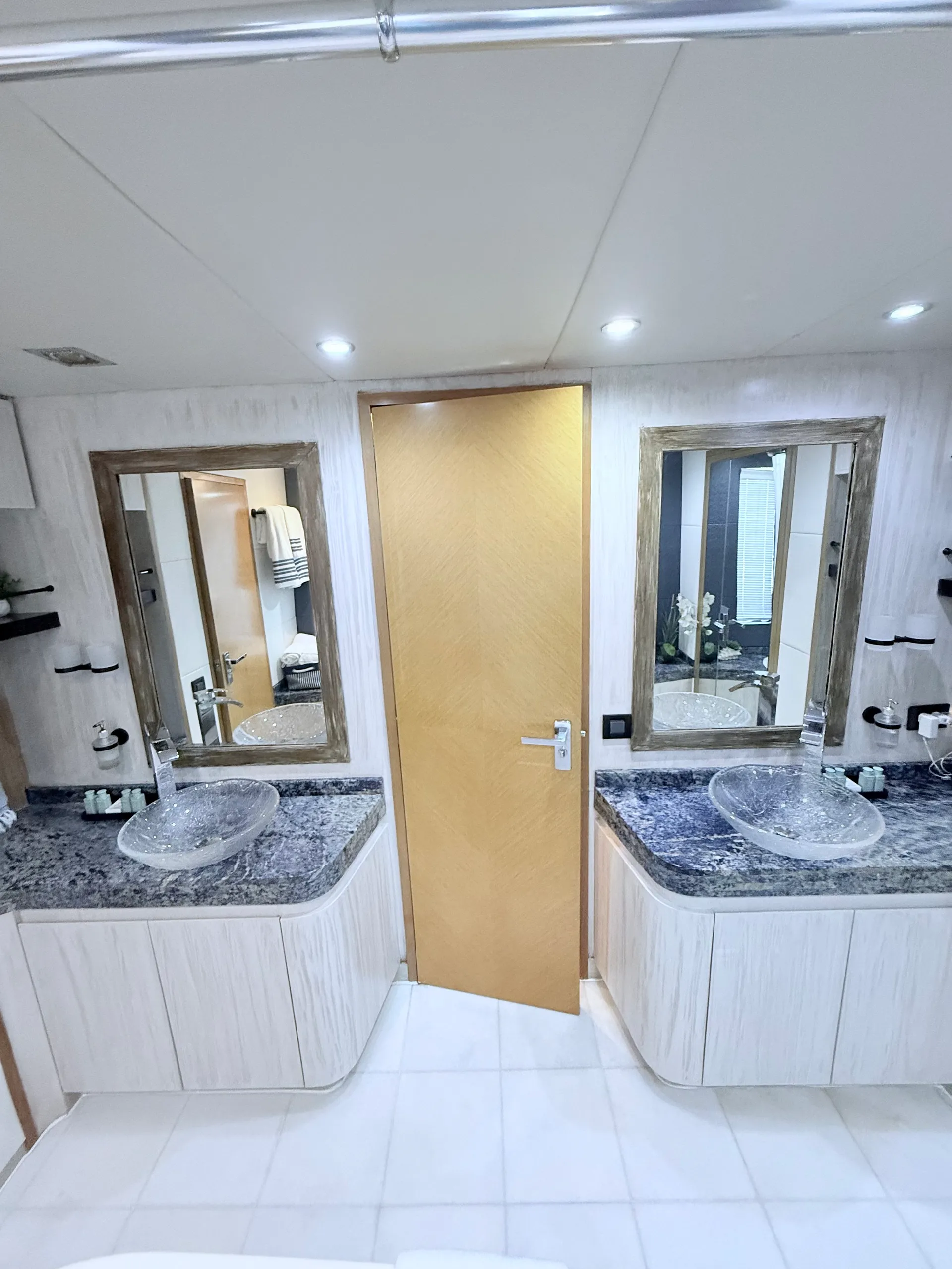 Experience the Ultimate Yacht Charter Aboard MIA – 90’ Luxury Yacht