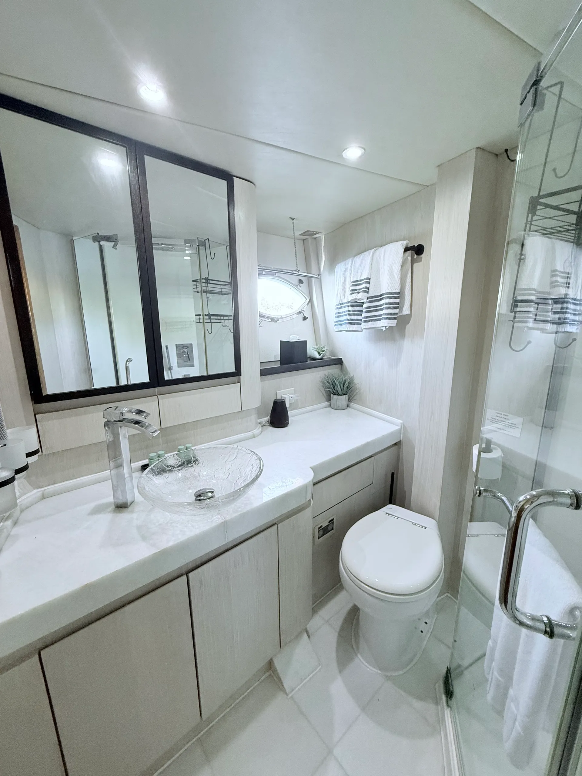 Experience the Ultimate Yacht Charter Aboard MIA – 90’ Luxury Yacht