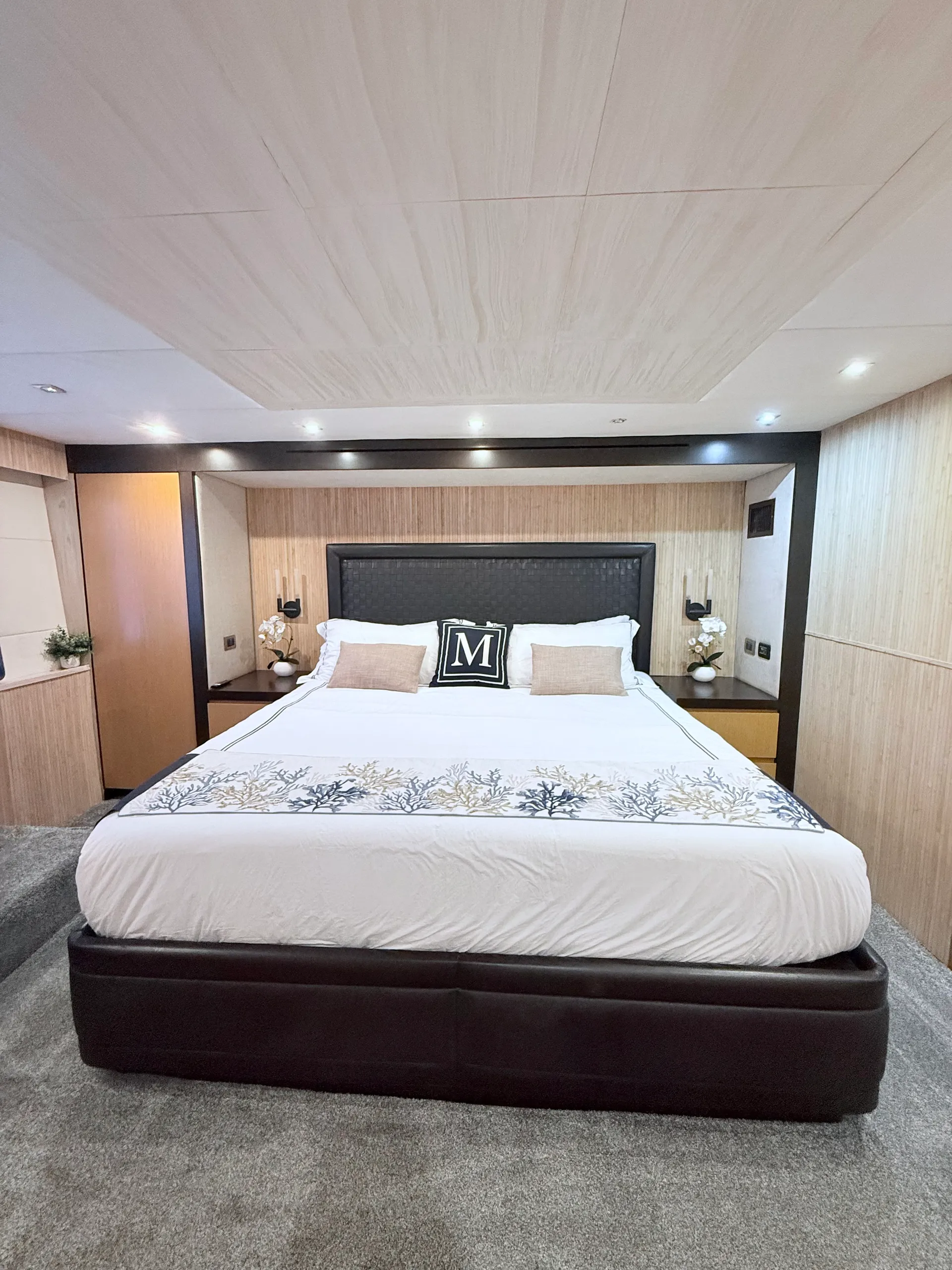 Experience the Ultimate Yacht Charter Aboard MIA – 90’ Luxury Yacht