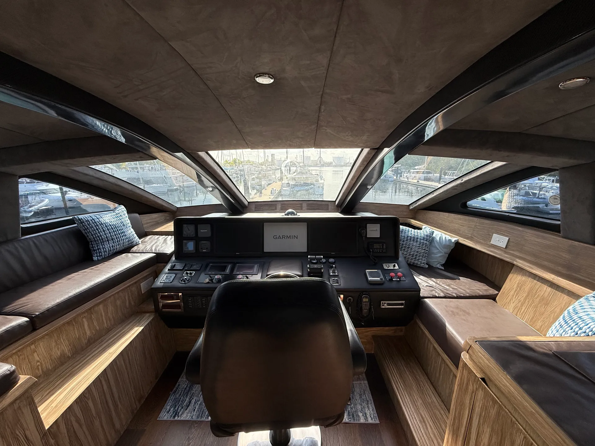 Experience the Ultimate Yacht Charter Aboard MIA – 90’ Luxury Yacht