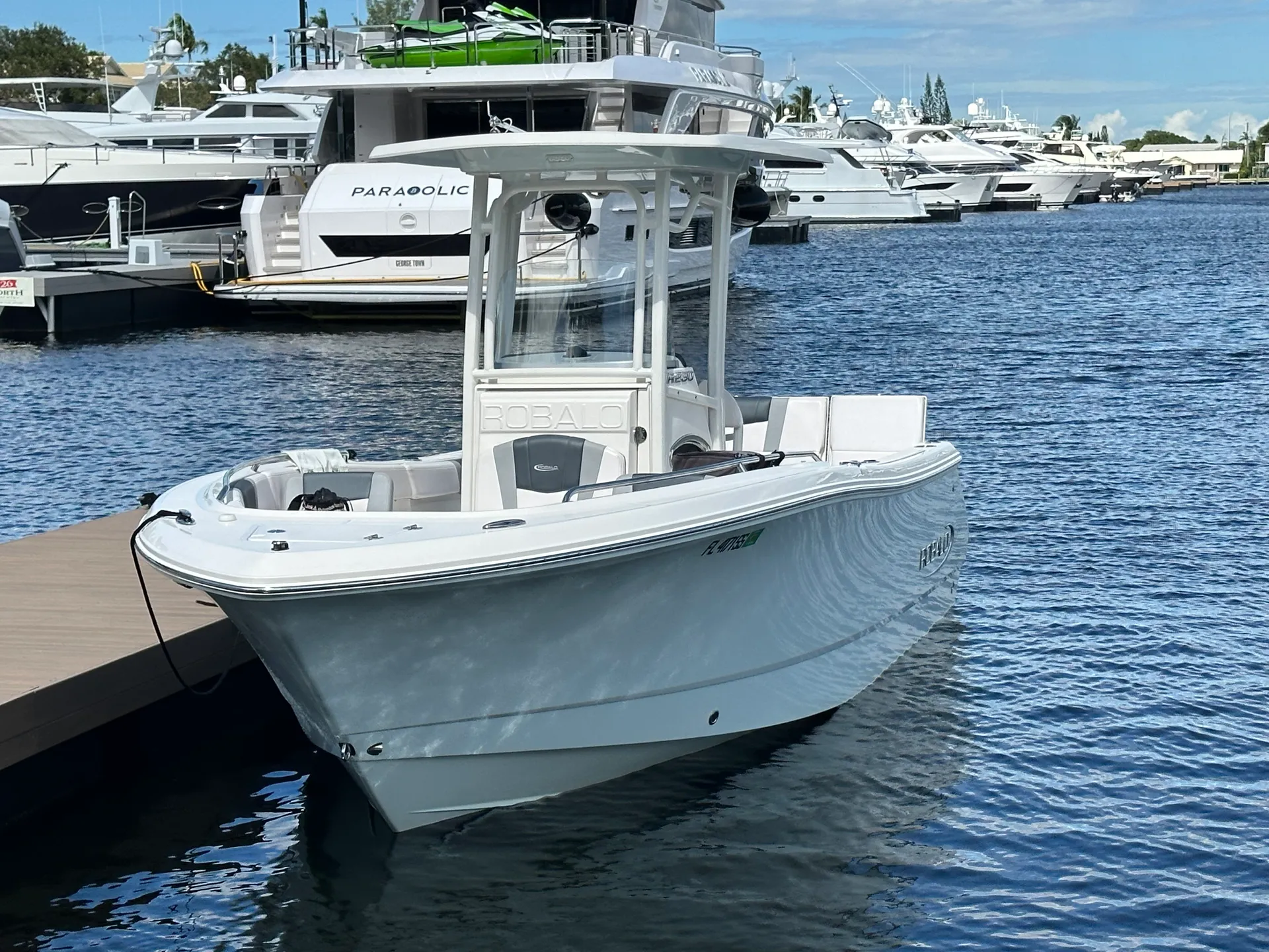 ROBALO R230 CC in Pompano Beach, FL — photo 2