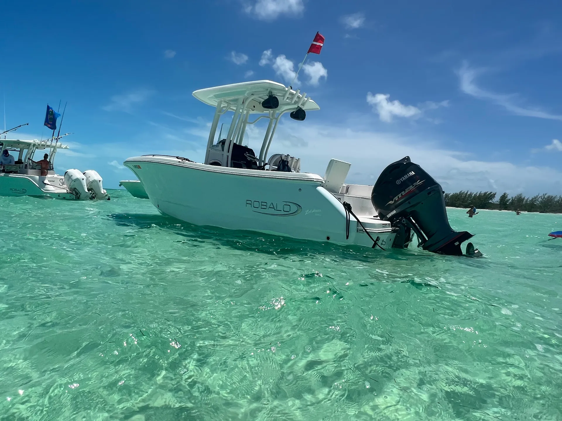 ROBALO R230 CC in Pompano Beach, FL