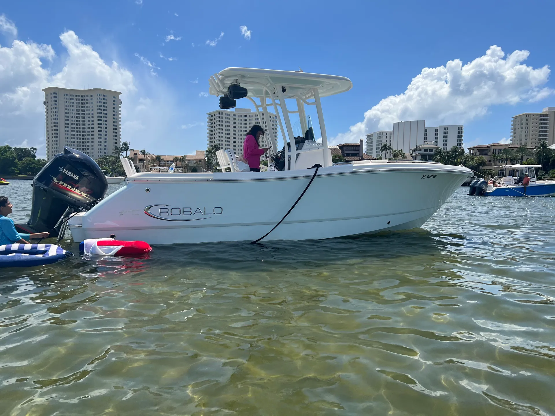 ROBALO R230 CC in Pompano Beach, FL — photo 3