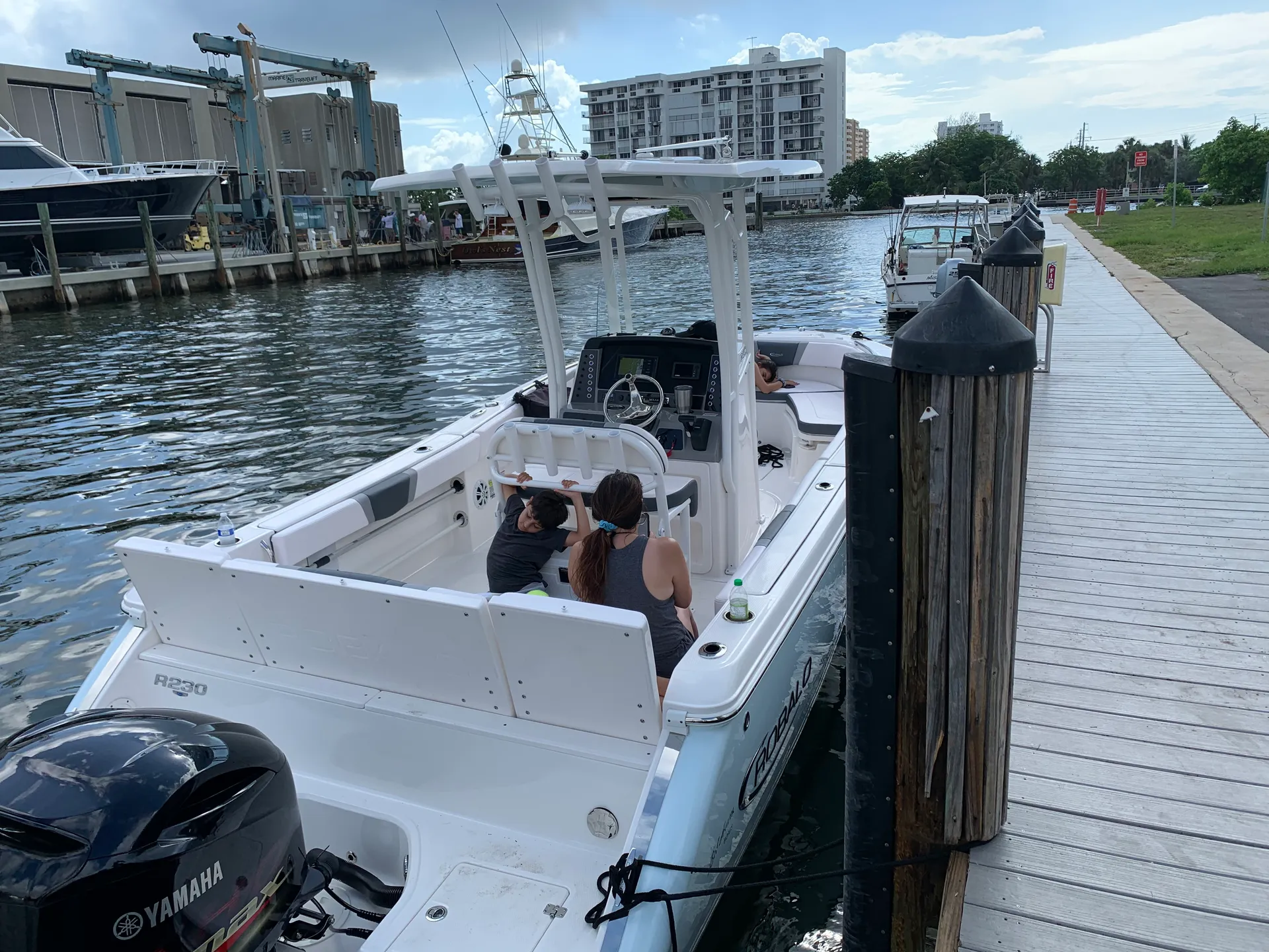 ROBALO R230 CC in Pompano Beach, FL — photo 4