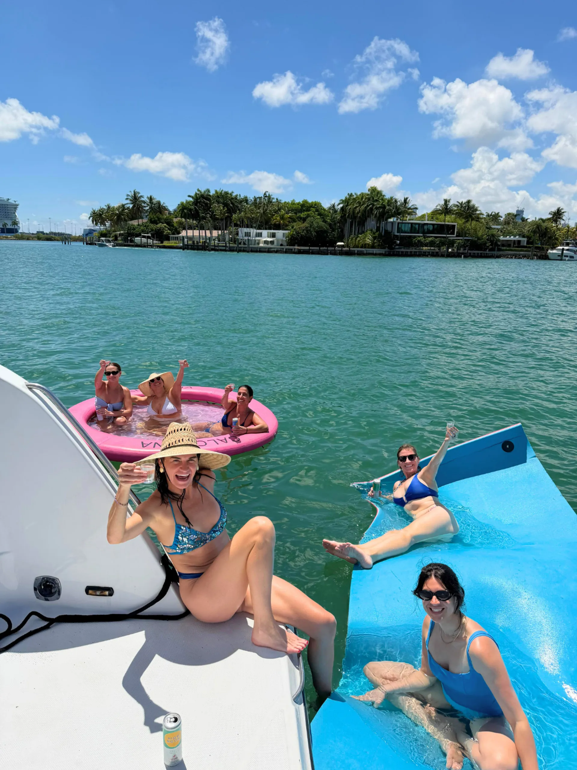  Enjoy MAXUM 46ft "Pink Lady" in Miami!