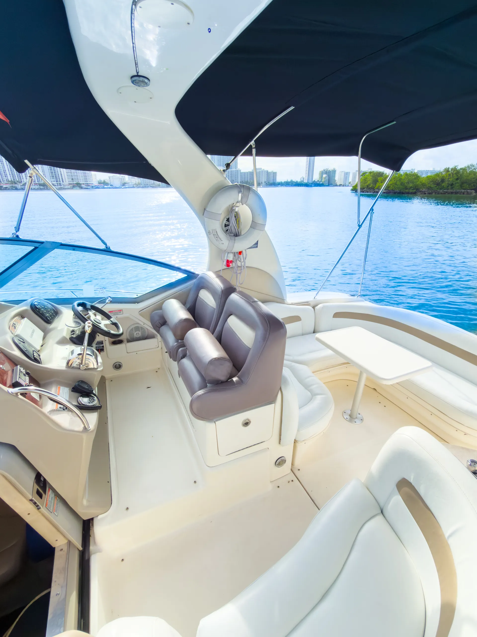 Sea Ray Sundancer "Julieta" in Miami, FL — photo 10