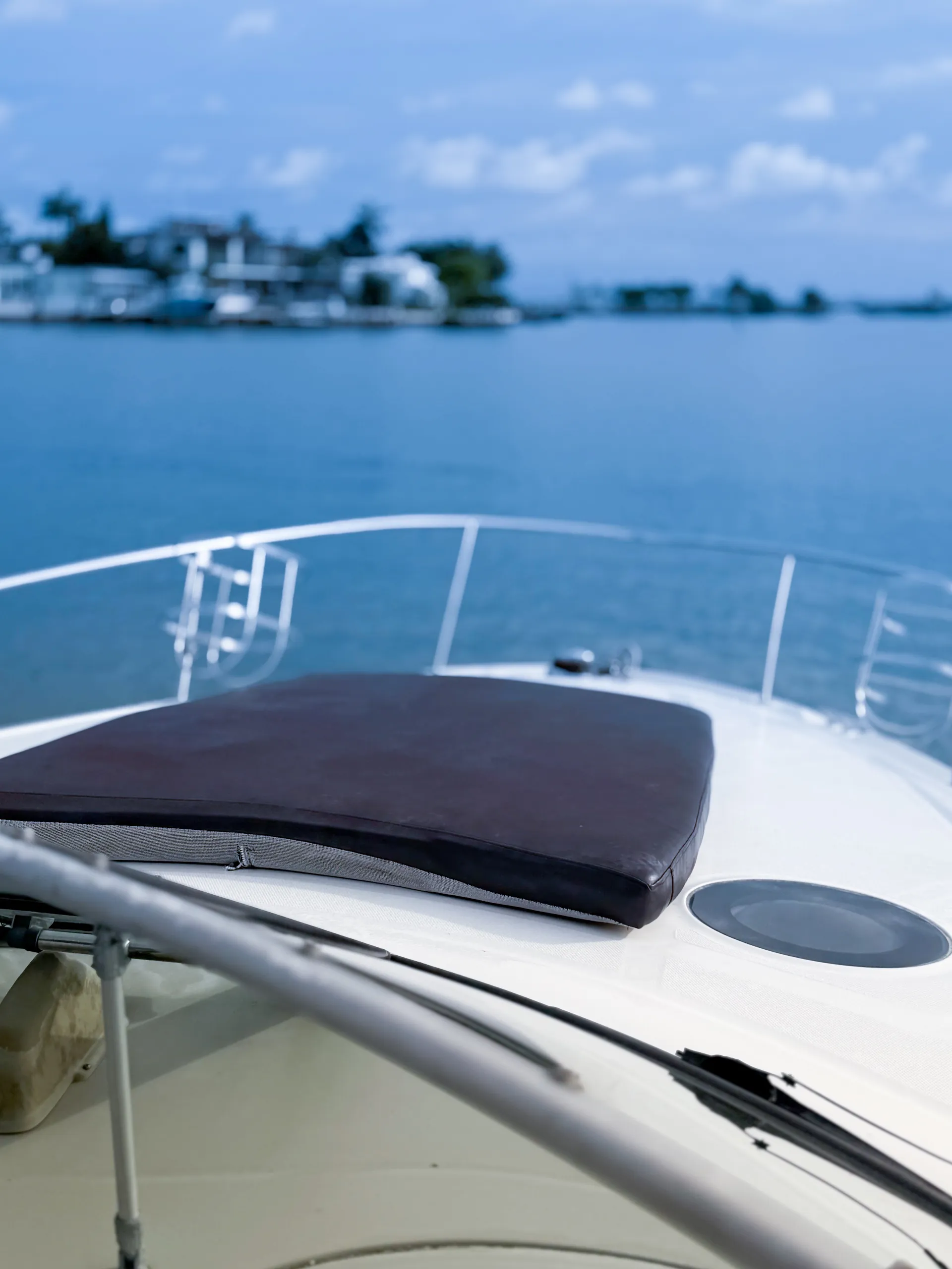 Miami Yacht Experience 35ft Sea Ray Sundancer for 12 Guests