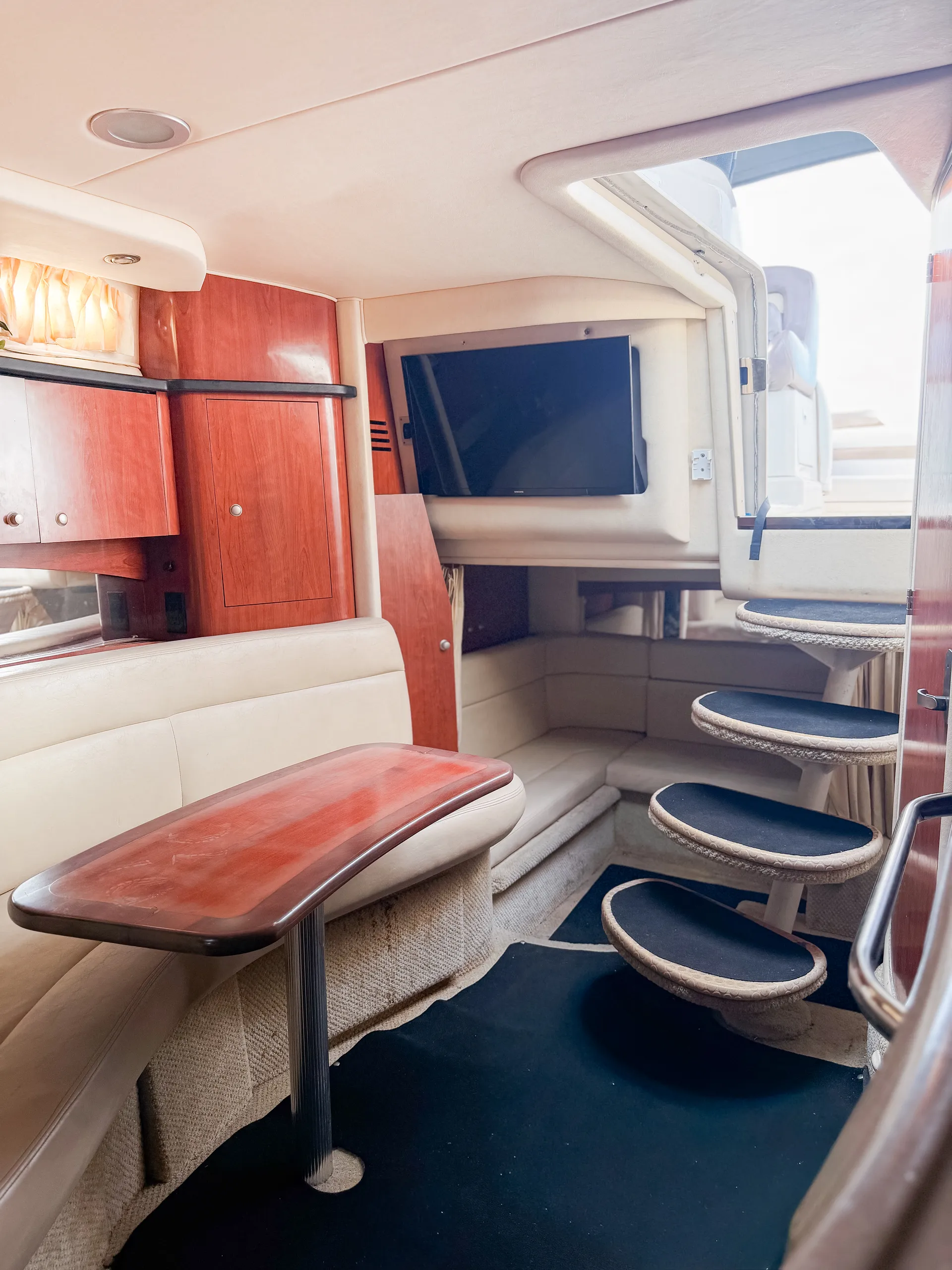 Miami Yacht Experience 35ft Sea Ray Sundancer for 12 Guests