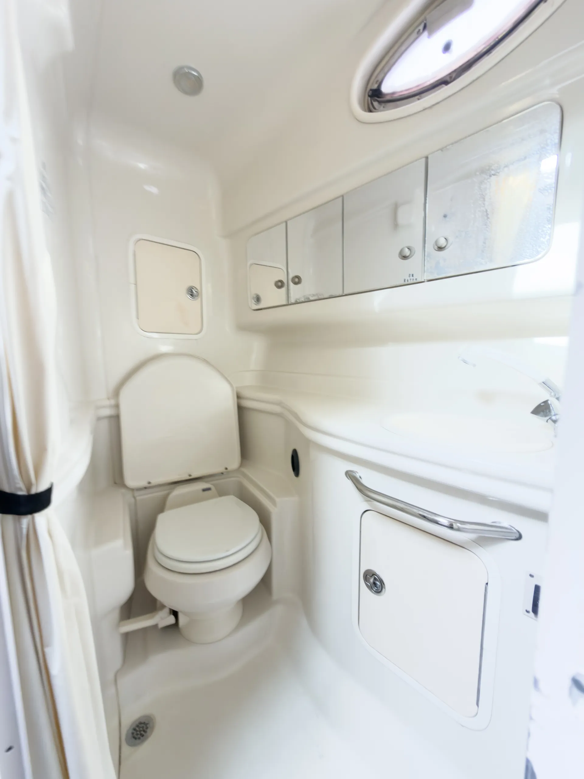 Miami Yacht Experience 35ft Sea Ray Sundancer for 12 Guests