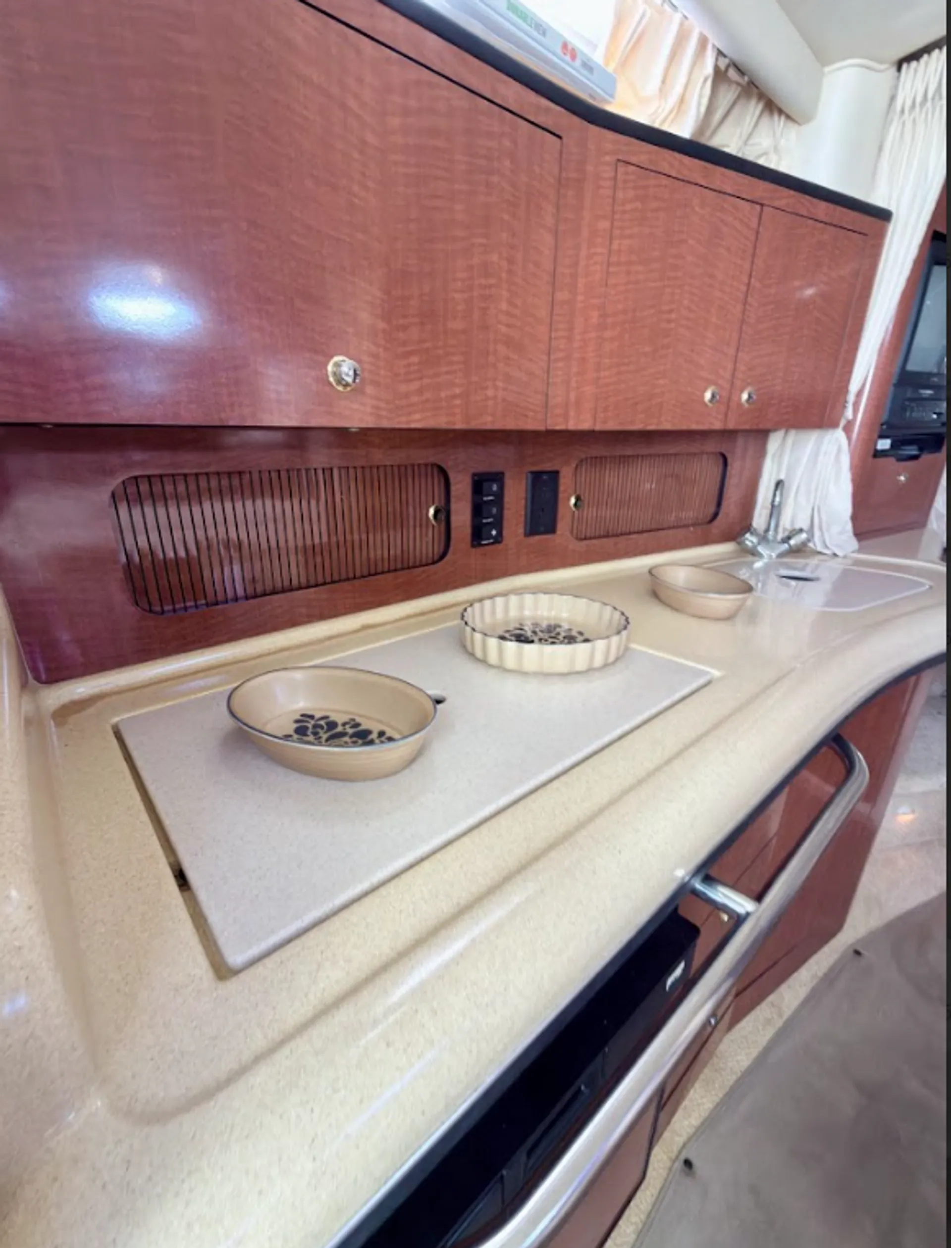 Sea Ray Sundancer in Miami, FL — photo 10