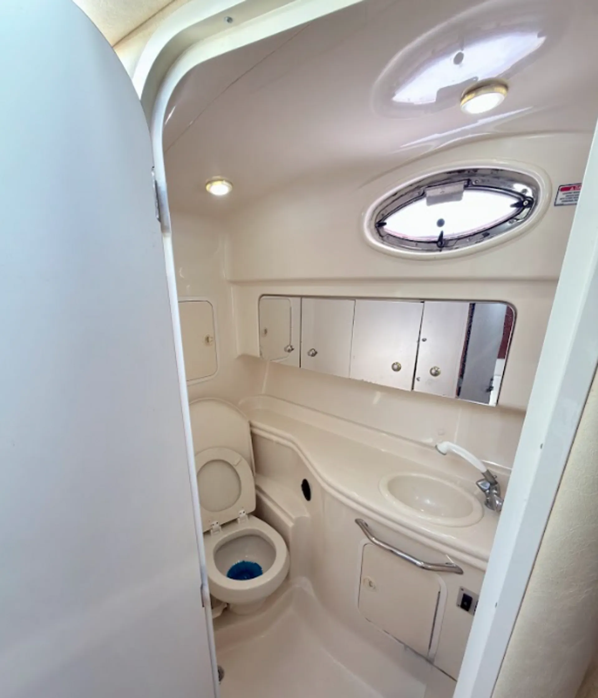 Stunning 35ft Sea Ray Sundancer Yacht in Miami for 12 Guests