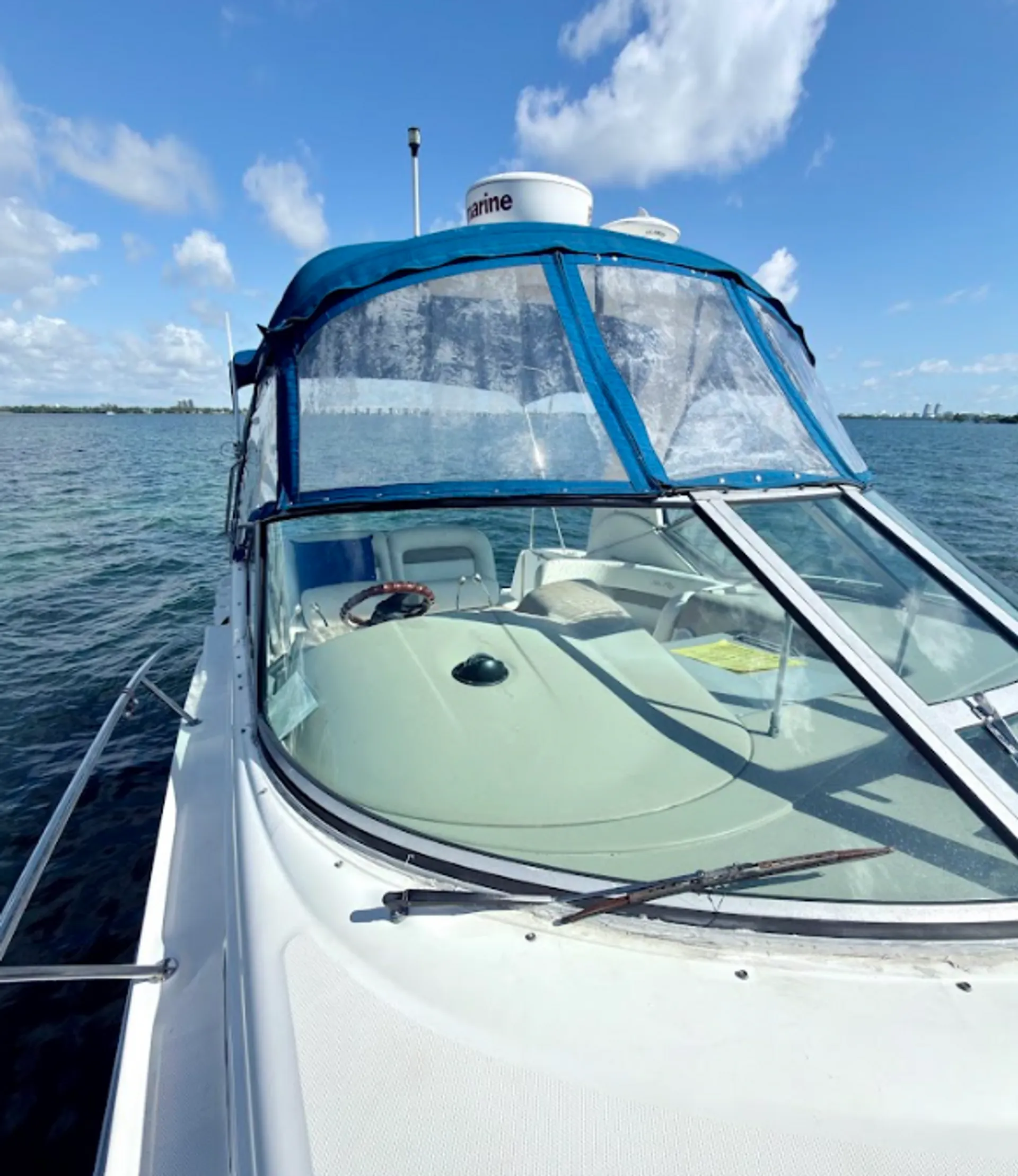 Stunning 35ft Sea Ray Sundancer Yacht in Miami for 12 Guests