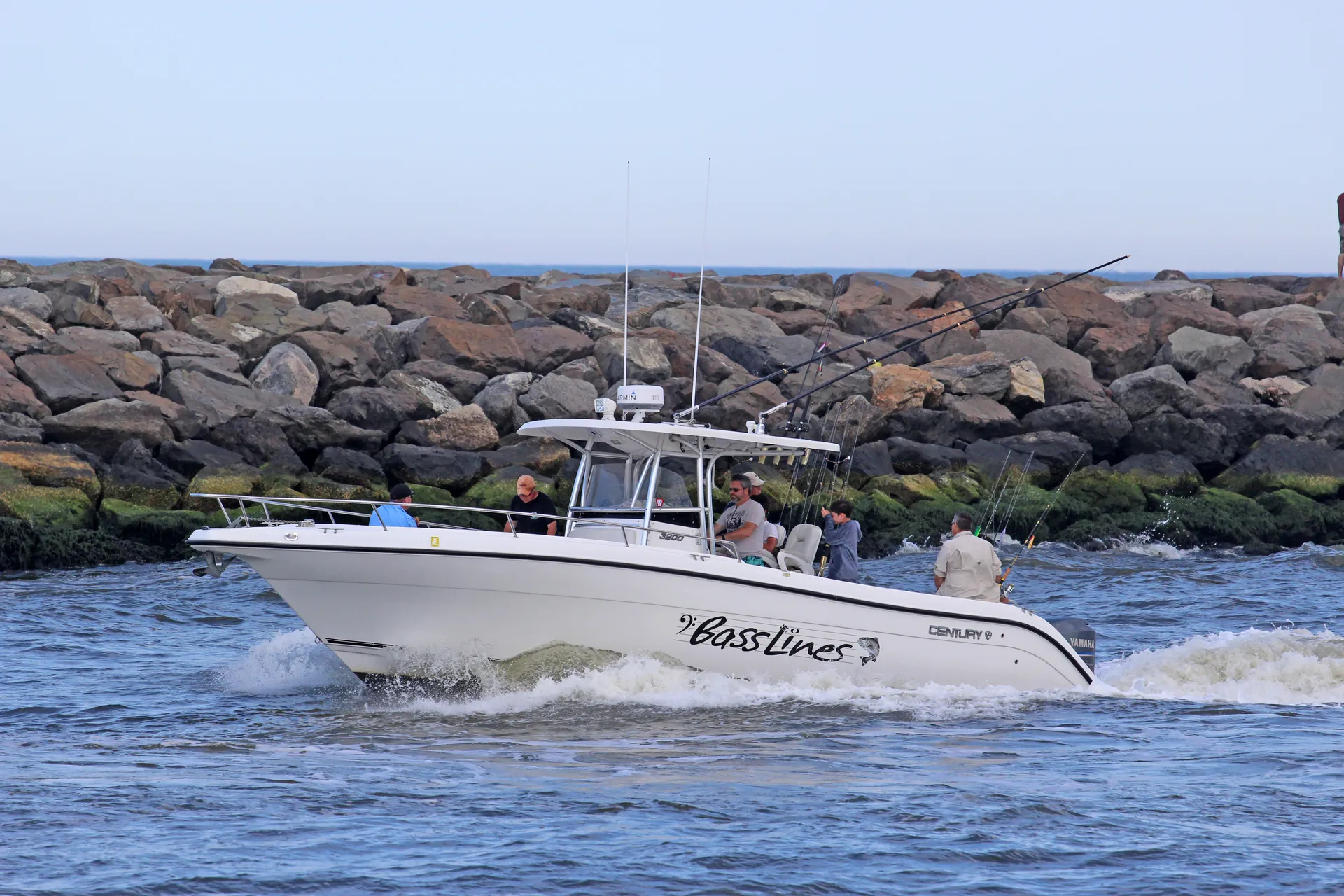 CENTURY BOATS 3200 CC W/2-F250 YAMAHA in Point Pleasant Beach, NJ — photo 2
