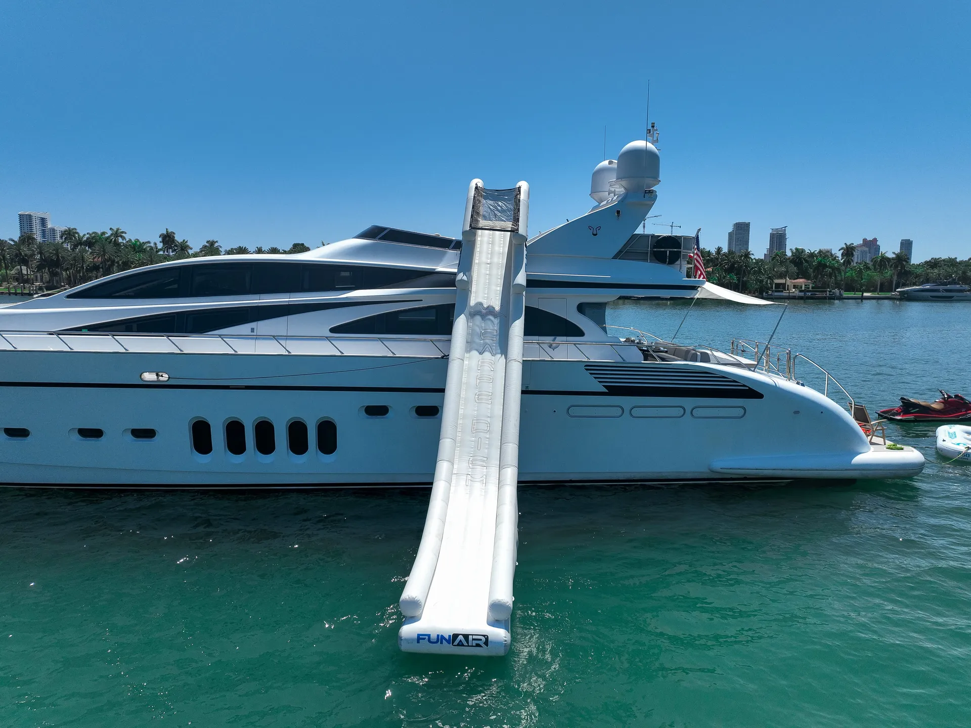 Arno Leopard 105 in Miami Beach, FL — photo 4