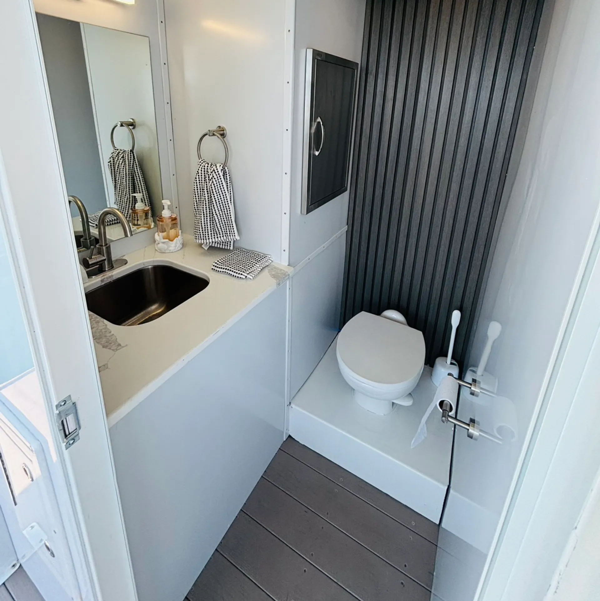 Luxury 45’ Catamaran in Chicago | Up to 40 Guests | Endless