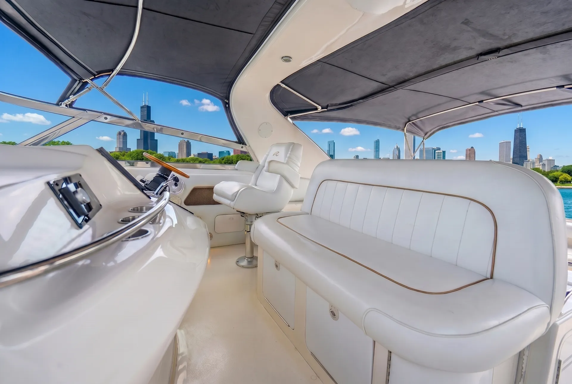 Sea Ray Boats 450 Sundancer in Chicago, IL — photo 7
