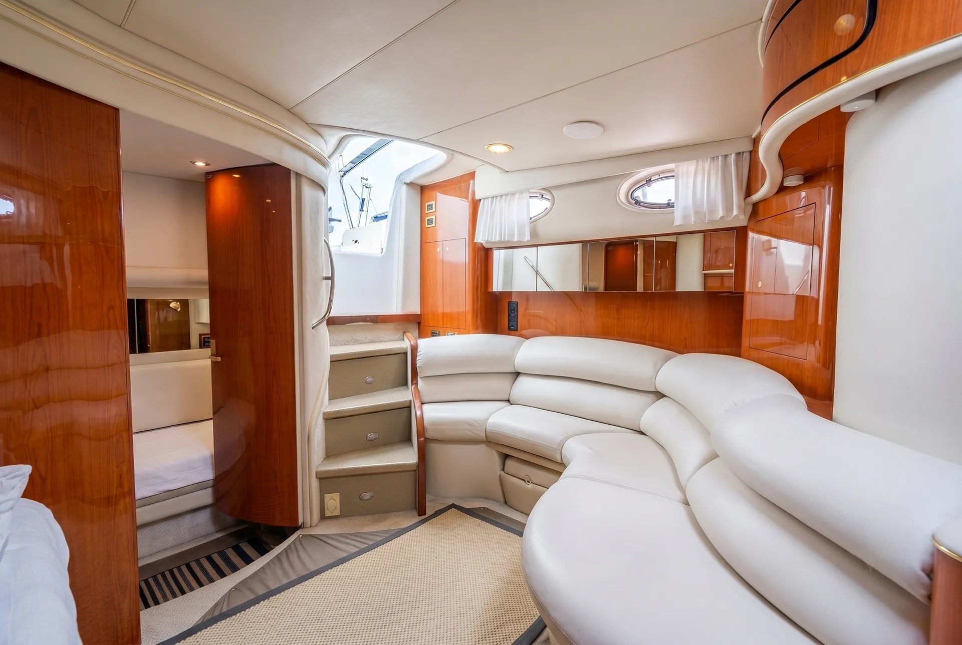 Sea Ray Boats 450 Sundancer in Chicago, IL — photo 8
