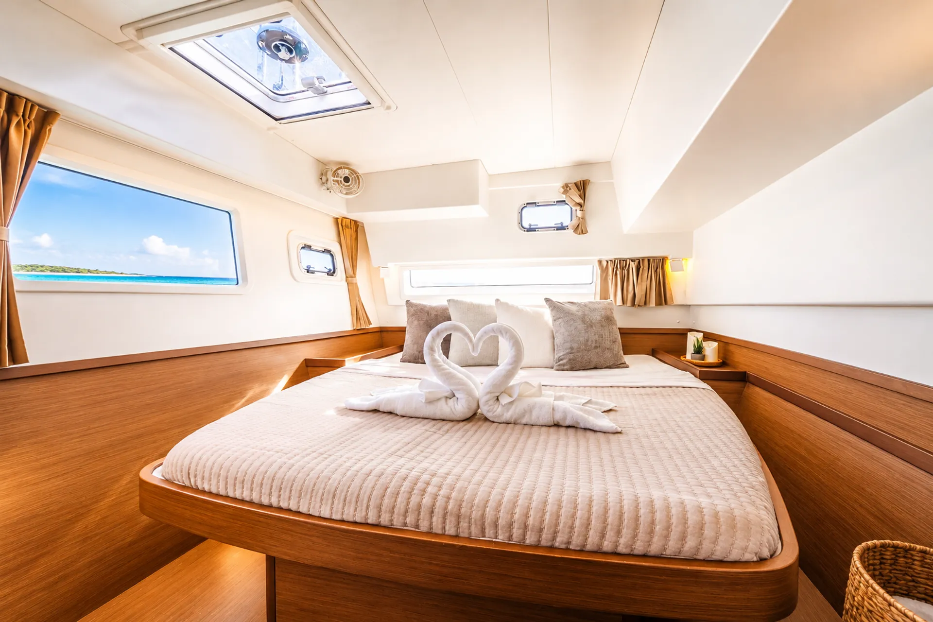 Luxury 2019 Lagoon Sailing Catamaran 42