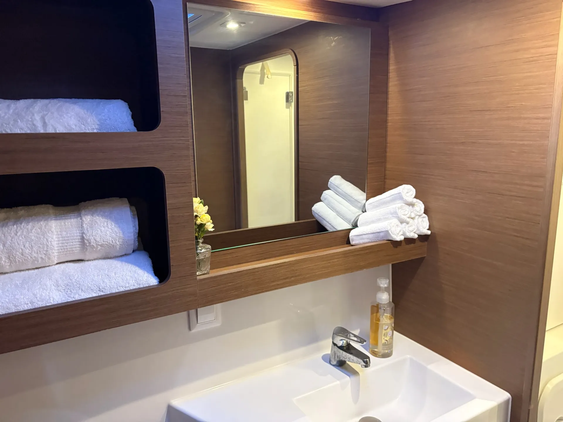 Luxury 2019 Lagoon Sailing Catamaran 42
