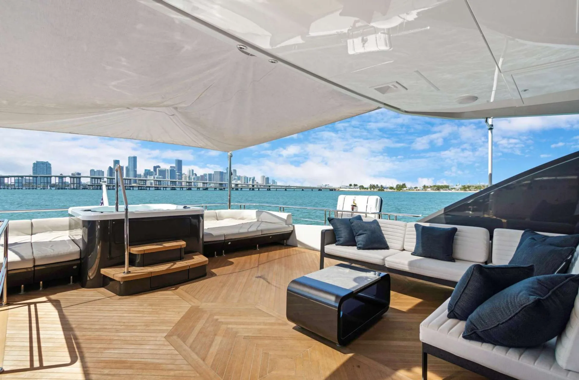 Ocean Alexander 28R in Miami, FL — photo 6