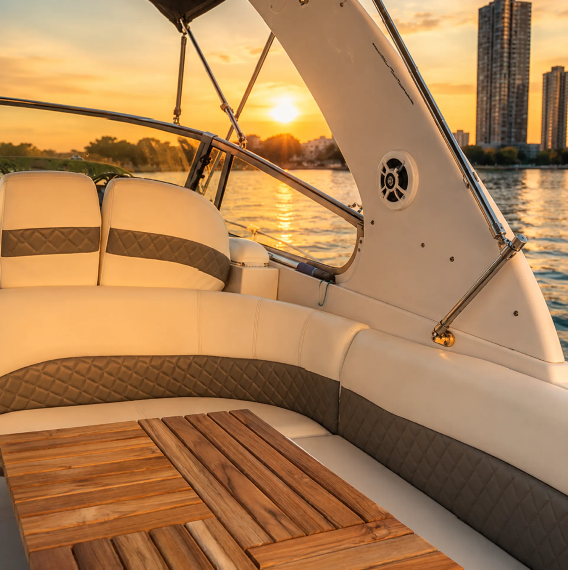 41' Luxury Yacht Charter in Chicago | Playpen &amp; Skyline Cruises