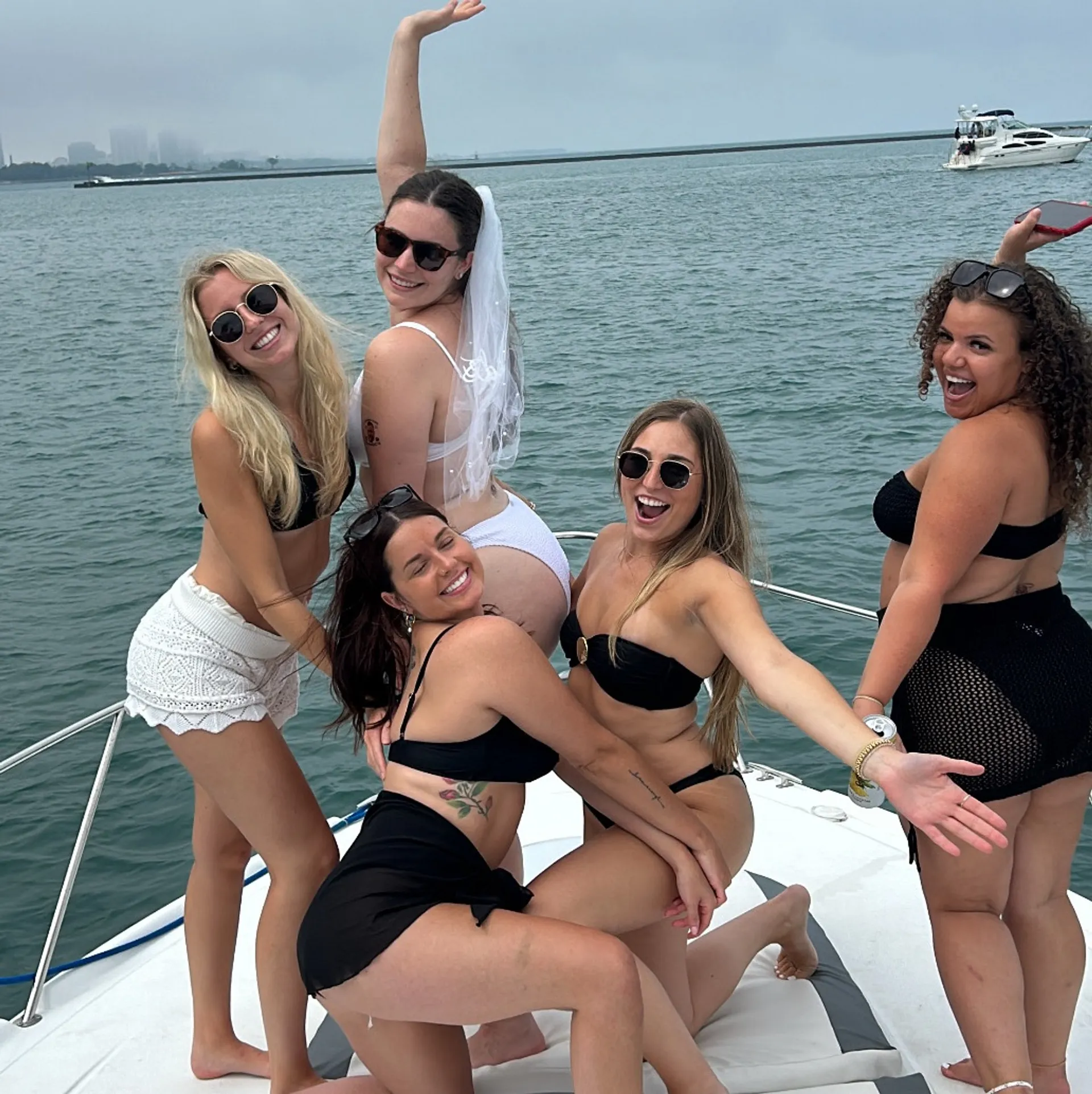 41' Luxury Yacht Charter in Chicago | Playpen &amp; Skyline Cruises