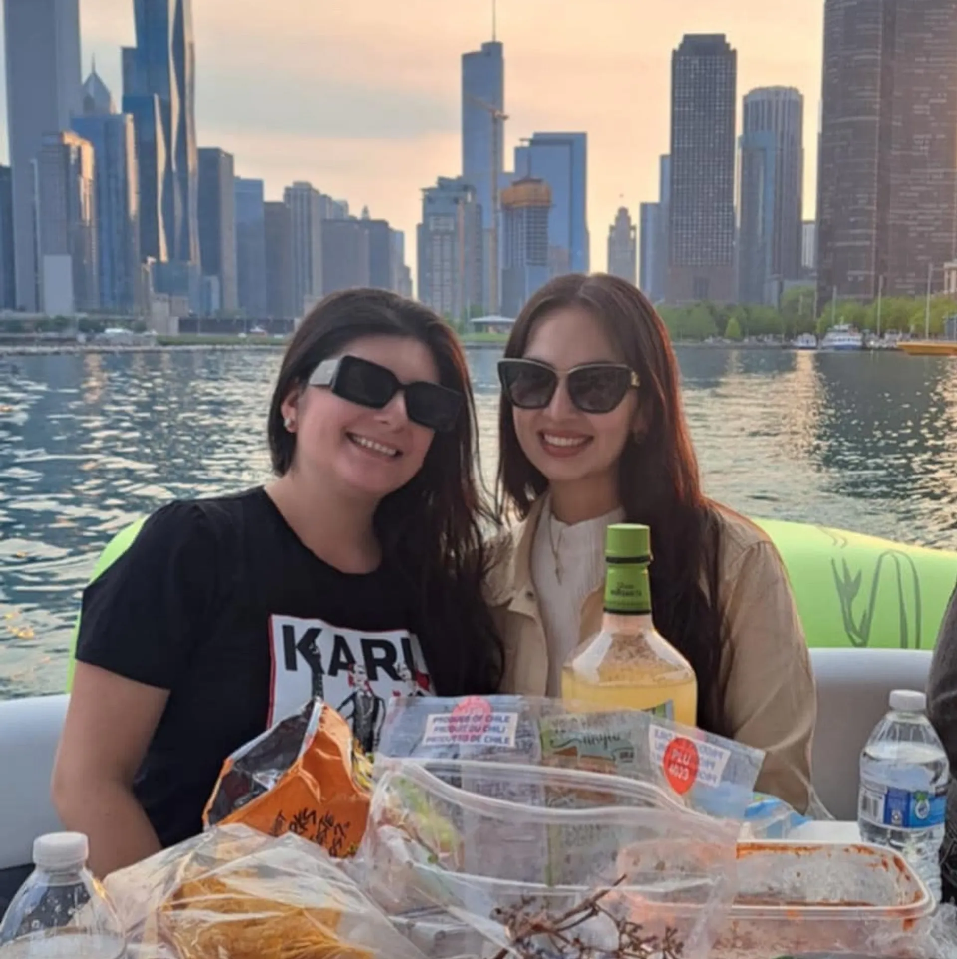 41' Luxury Yacht Charter in Chicago | Playpen &amp; Skyline Cruises