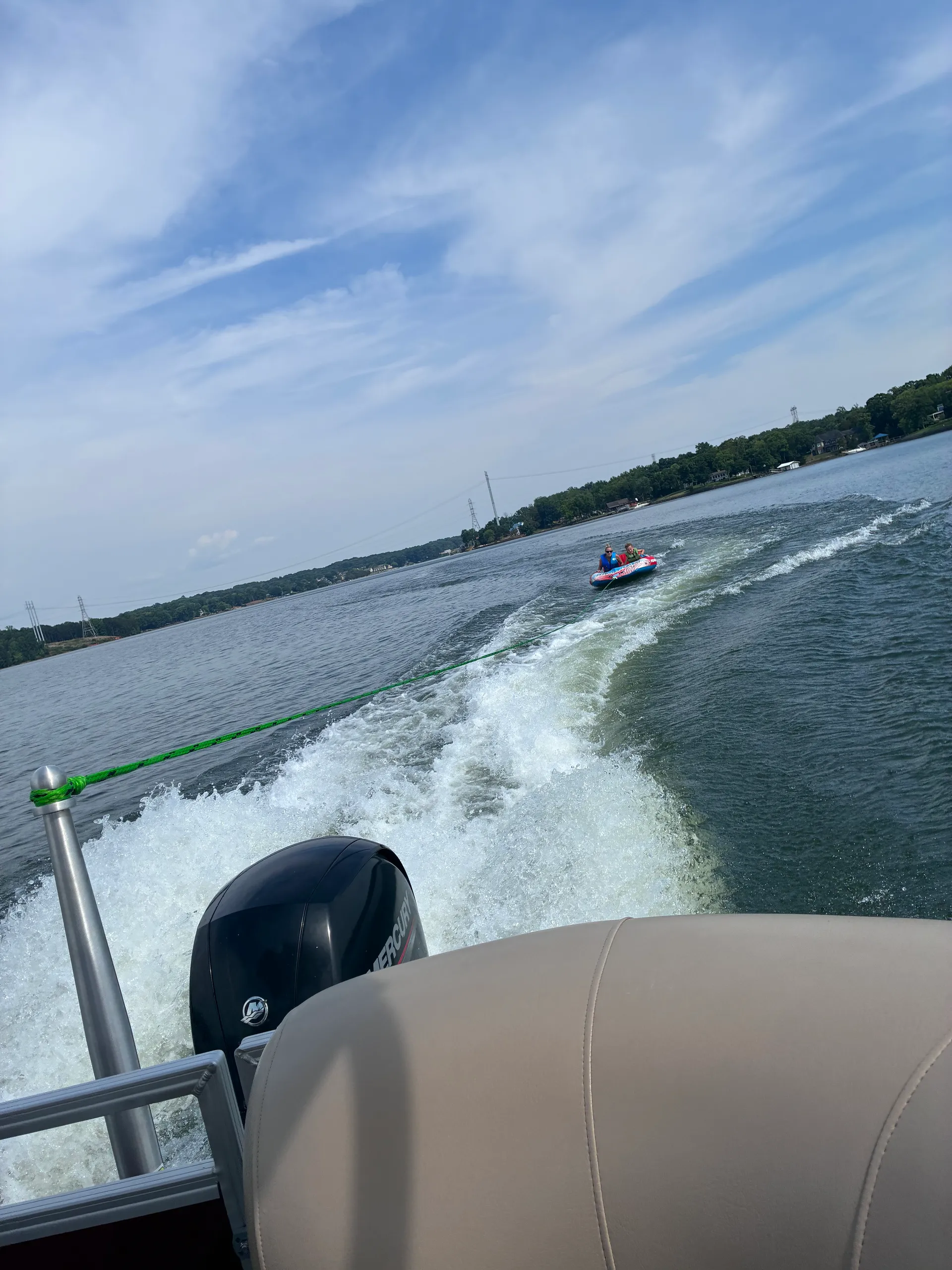 24' pontoon 150hp holds 11 ppl