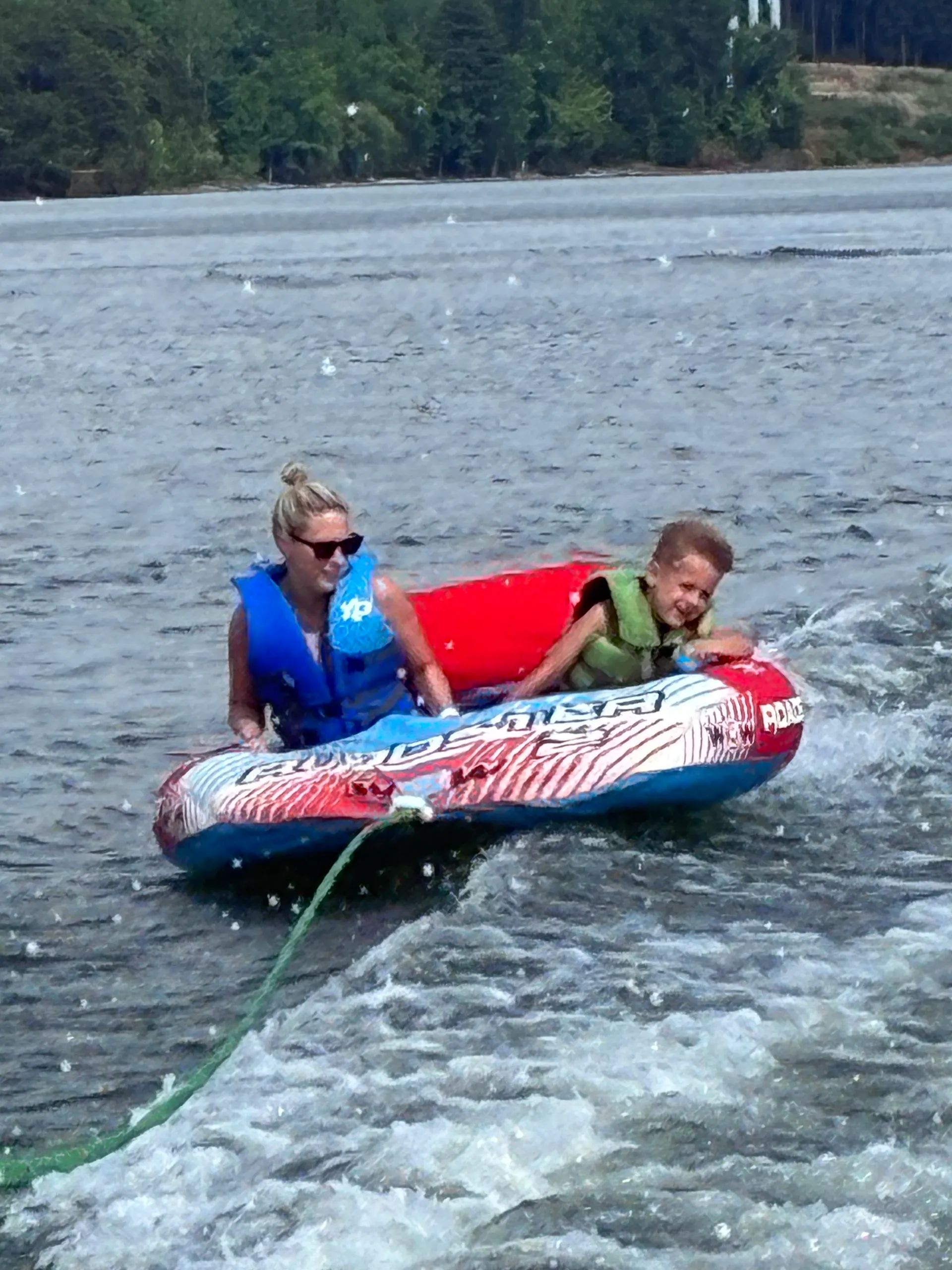 24' pontoon 150hp holds 11 ppl