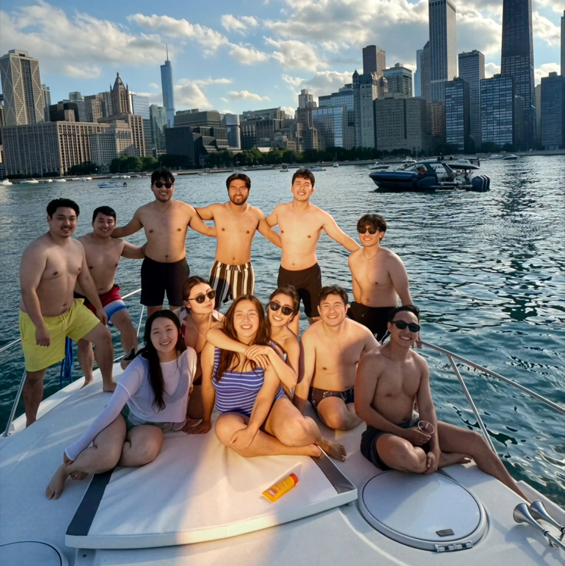 41' Luxury Yacht Charter in Chicago | Playpen &amp; Skyline Cruises
