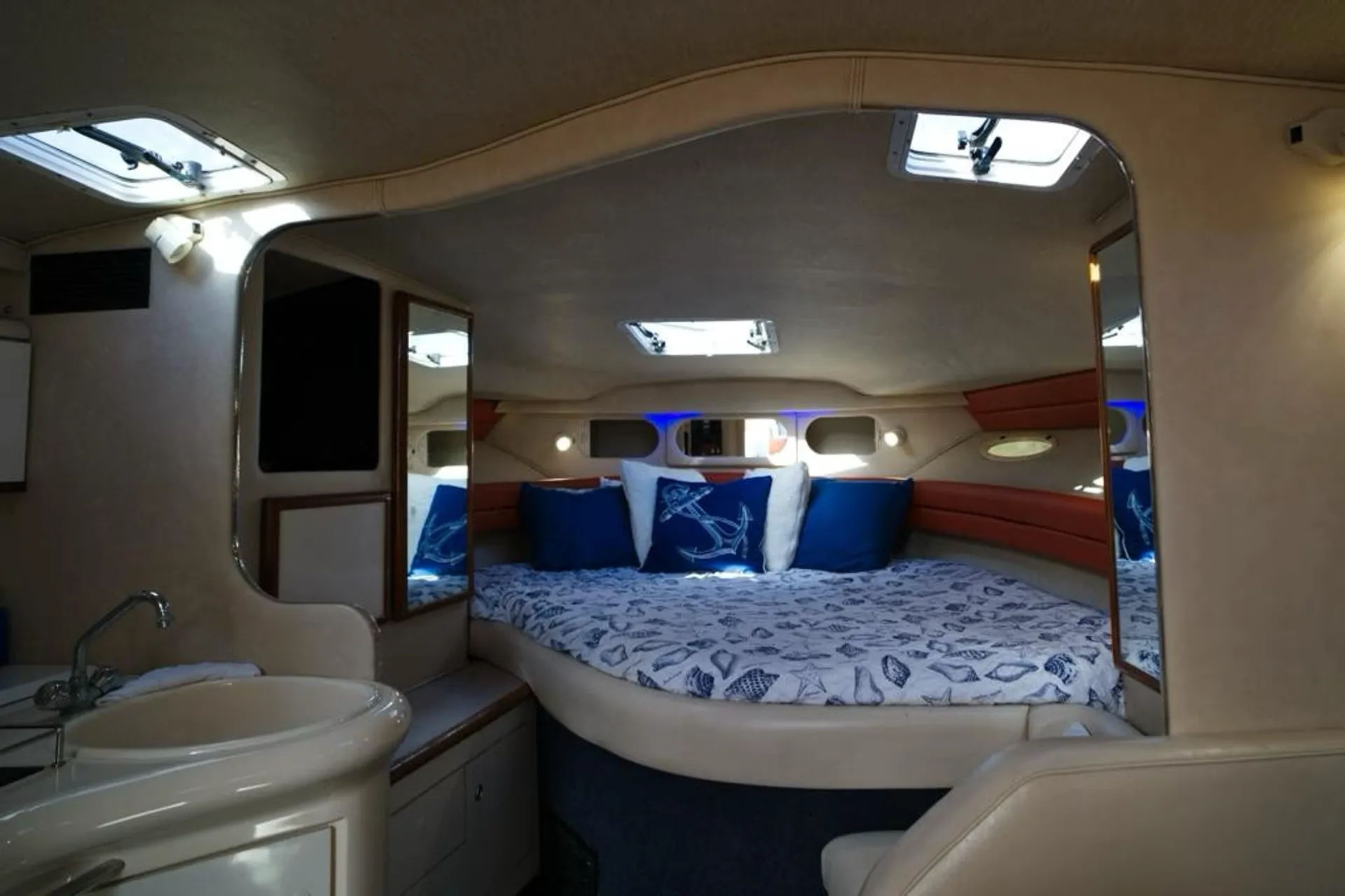 SEA RAY BOATS 320 SUNDANCER OB in Miami, FL — photo 4