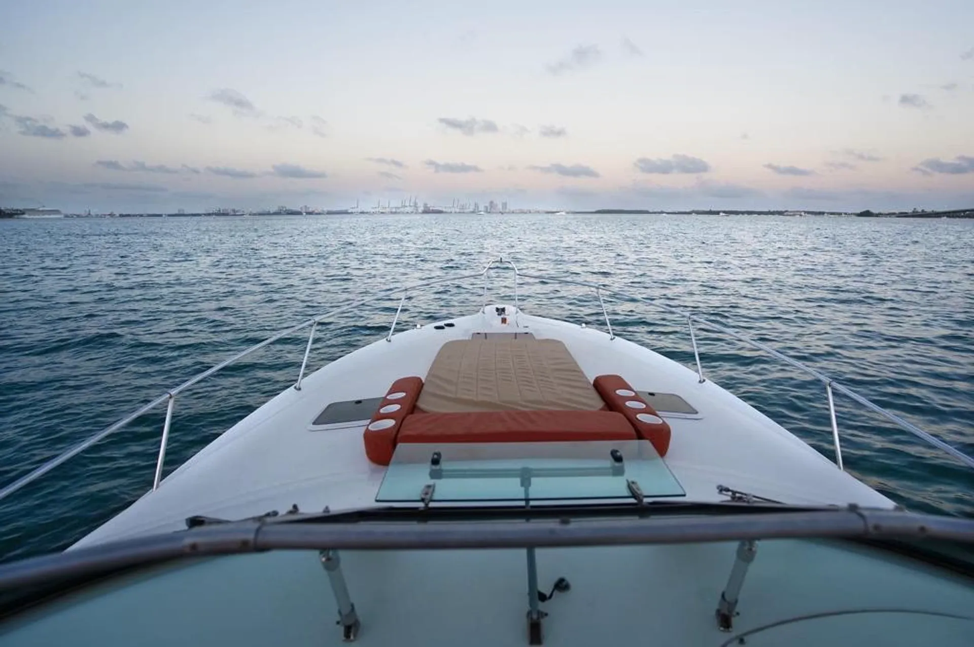 SEA RAY BOATS 320 SUNDANCER OB in Miami, FL — photo 7