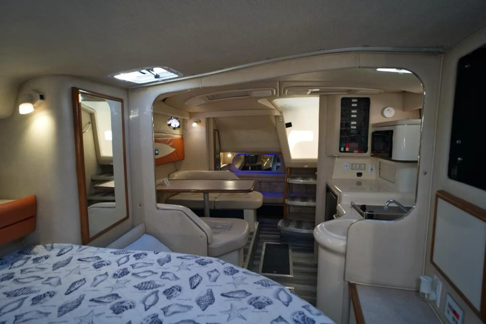 SEA RAY BOATS 320 SUNDANCER OB in Miami, FL — photo 9