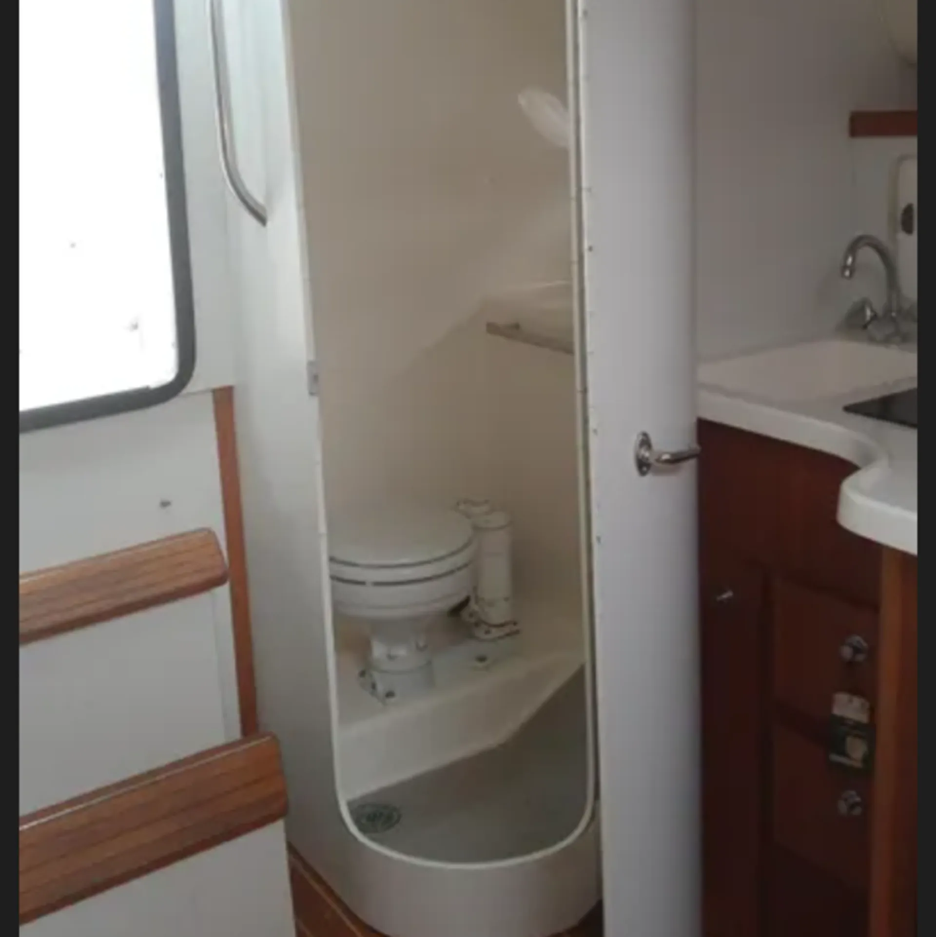 Tiara Yachts 29 Open in Kenosha, WI — photo 9
