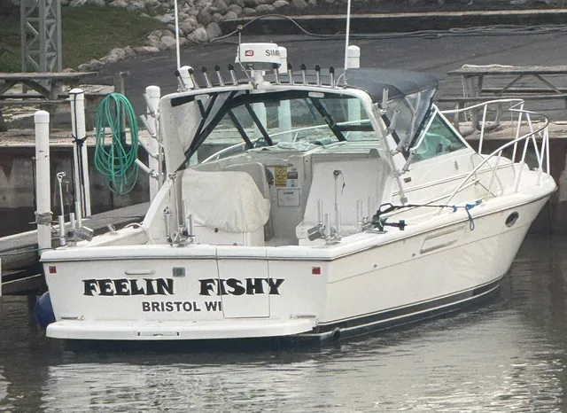 Rent a motor yacht in Kenosha, WI near me