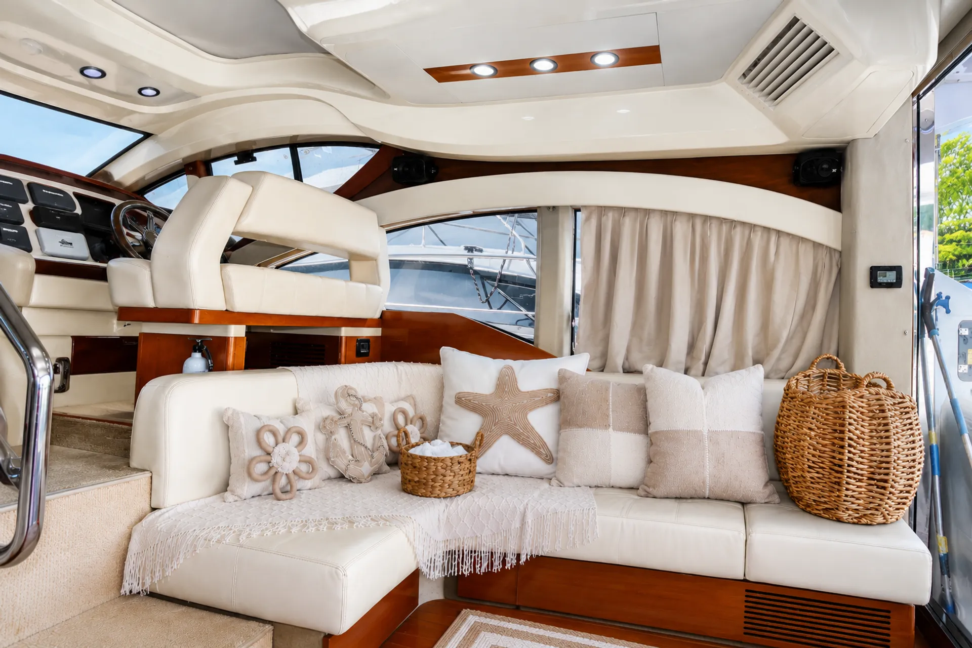 Azimut Flybridge in Miami, FL — photo 6