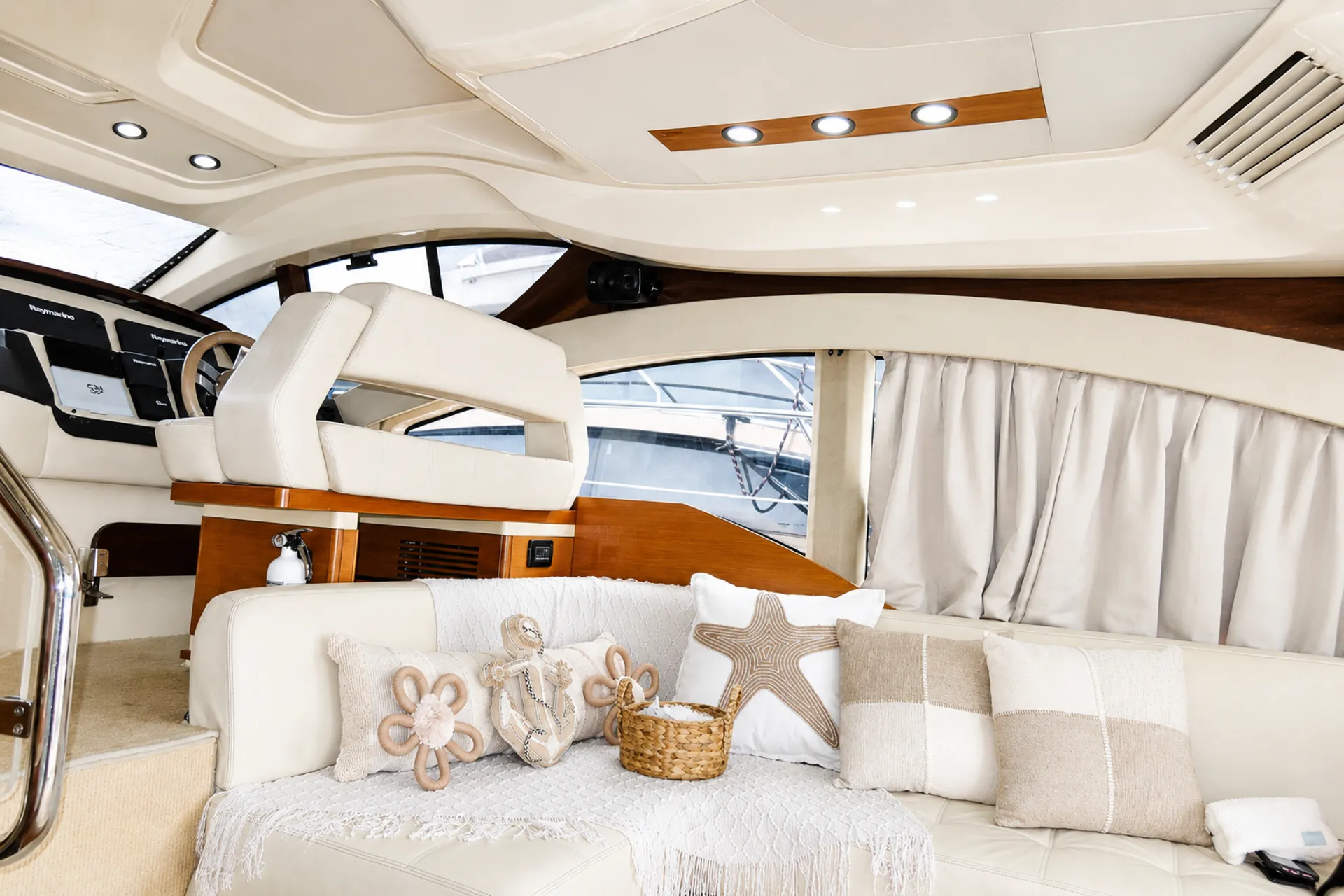 Azimut Flybridge in Miami, FL — photo 7