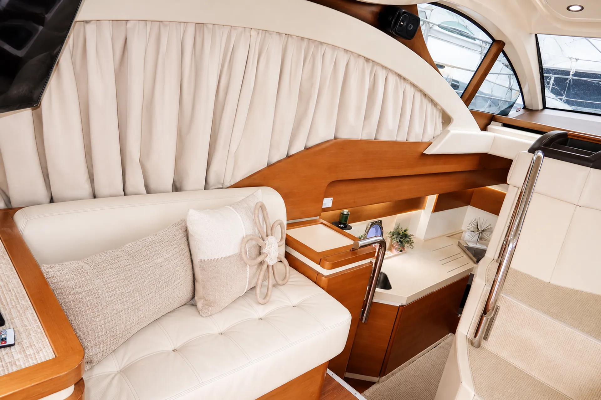 Azimut Flybridge in Miami, FL — photo 8
