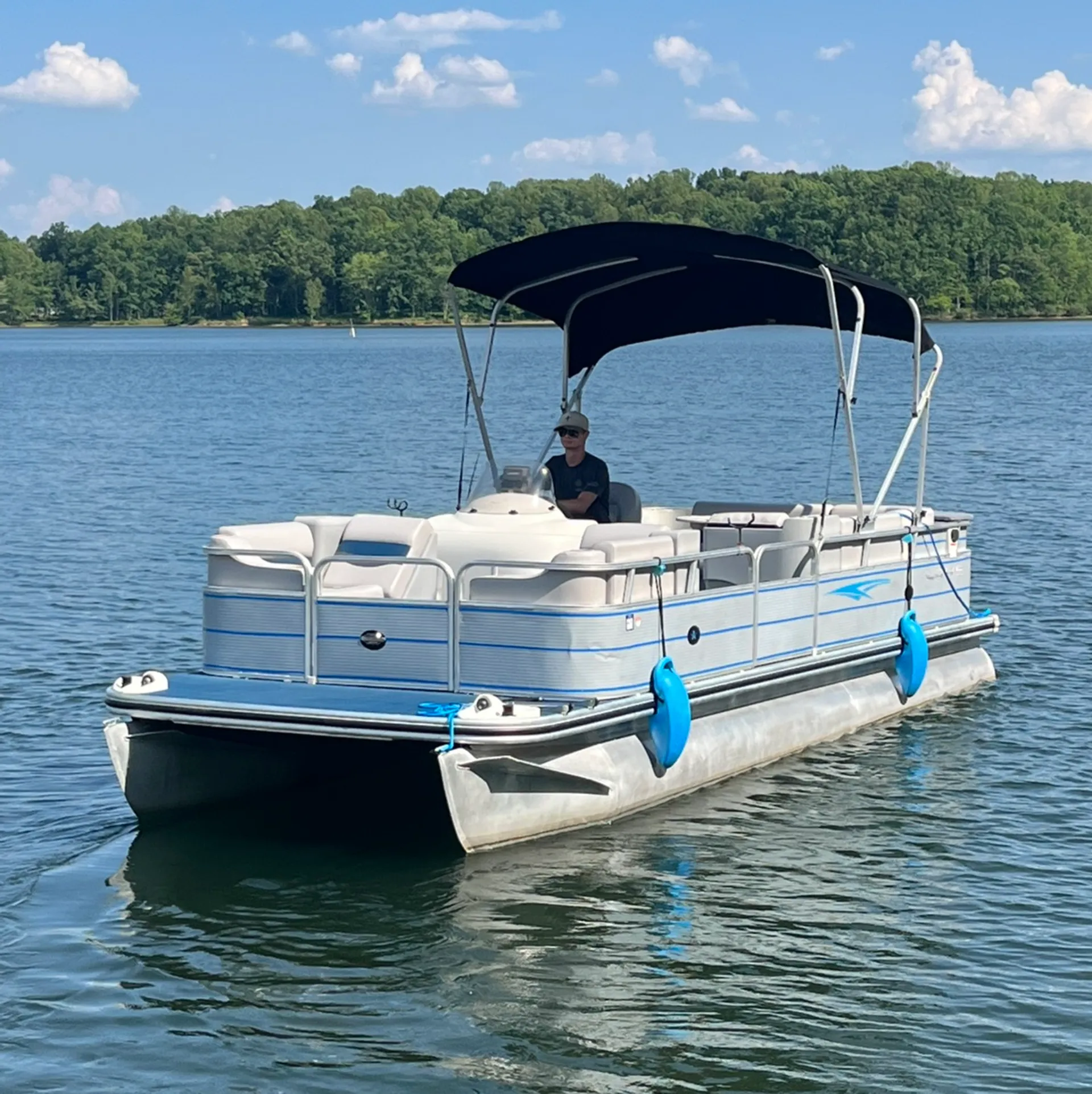 Lowe Boats SunCruiser in Bumpass, VA