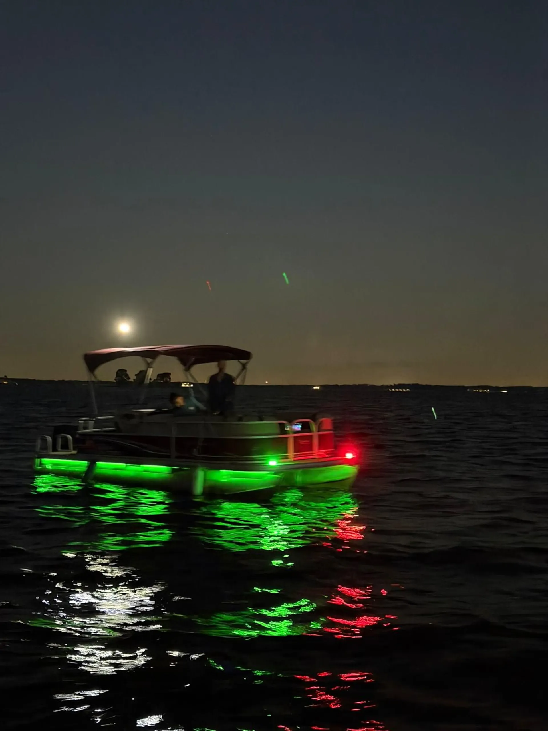 Suntracker Party Barge 20 DLX 10 passangers