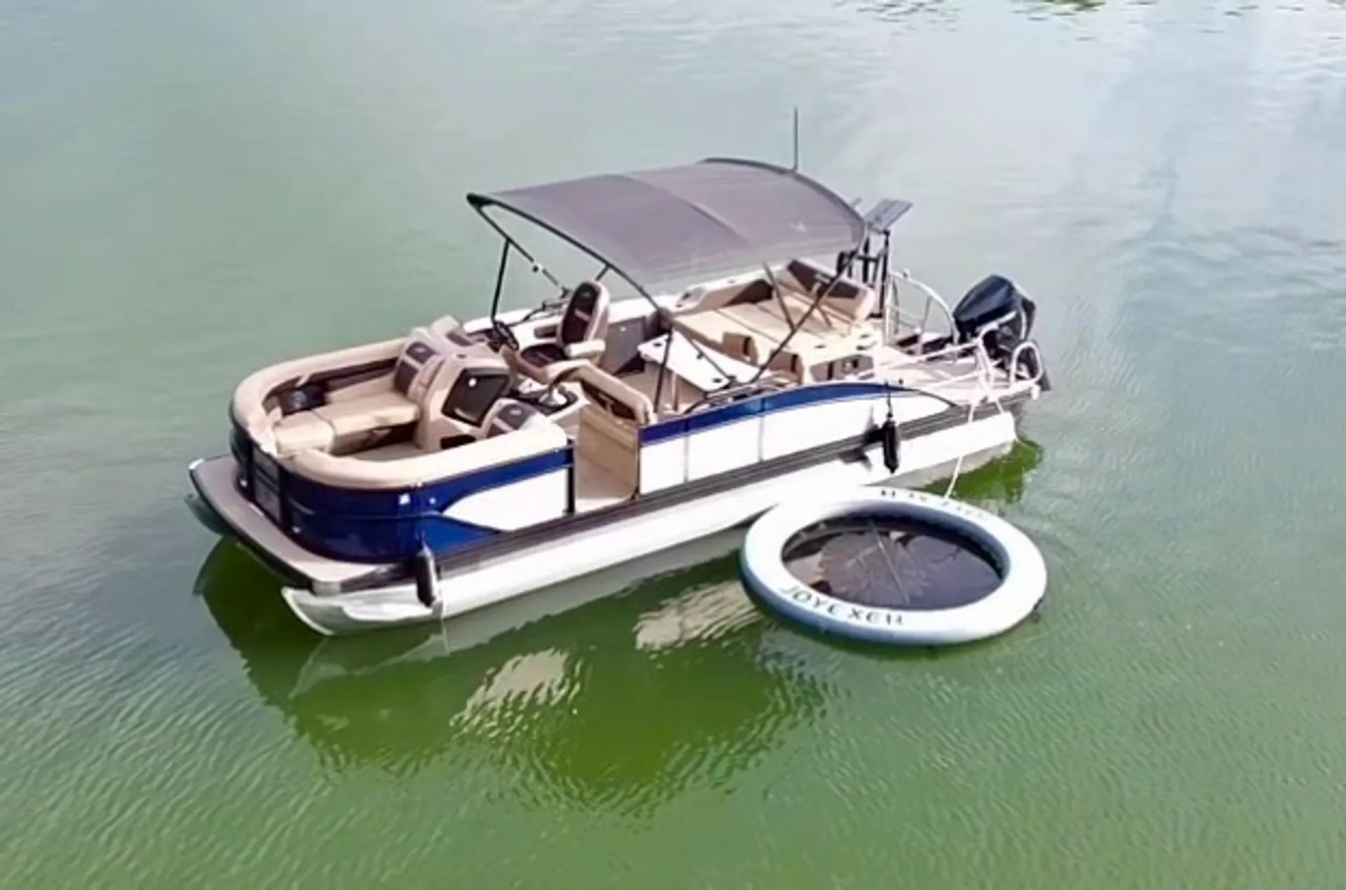 BARLETTA BOATS C24UE TRITOON in Mooresville, NC