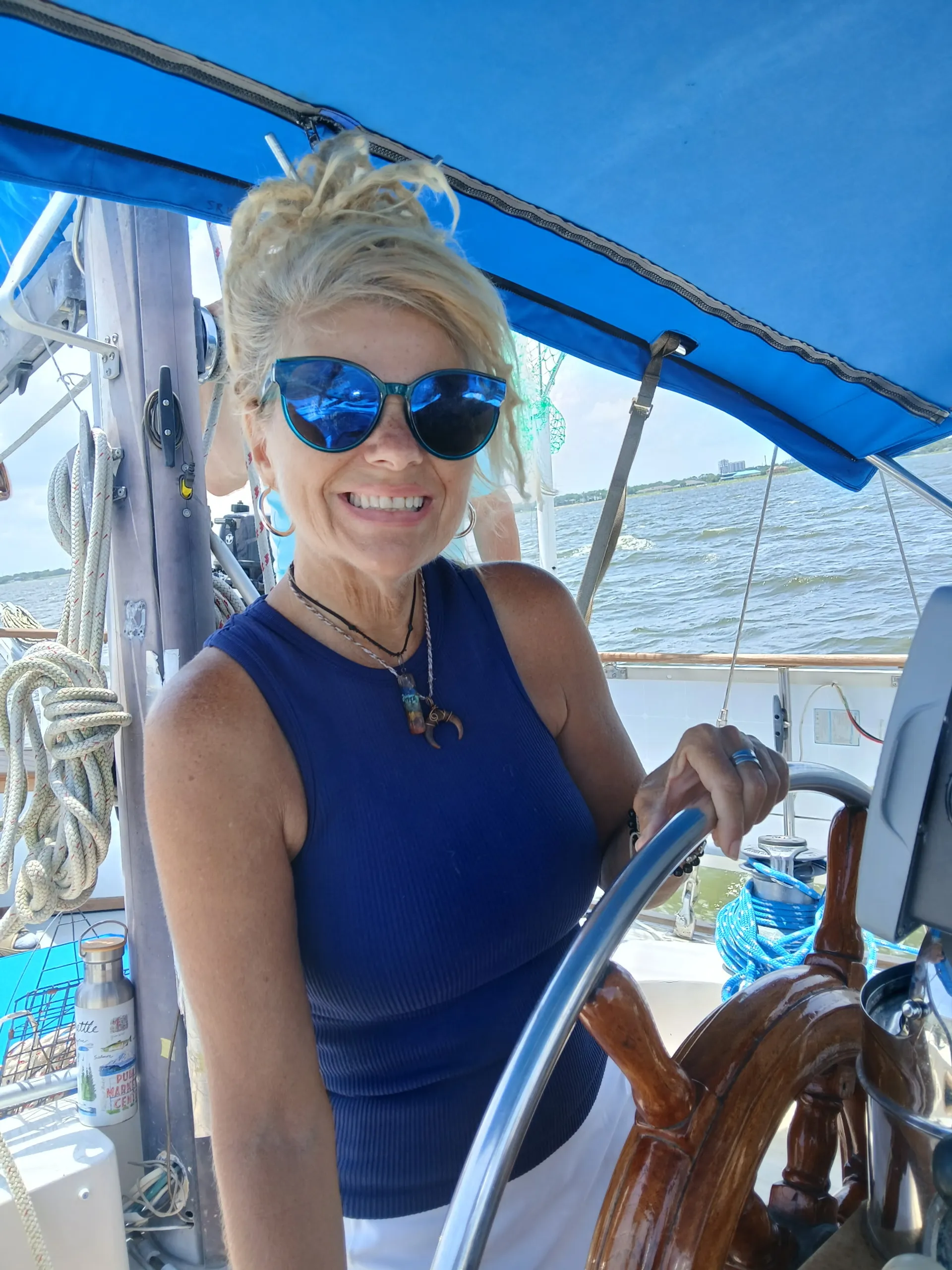 BLUEWATER YACHTS 47 SEDAN CRUISER in Kemah, TX — photo 6