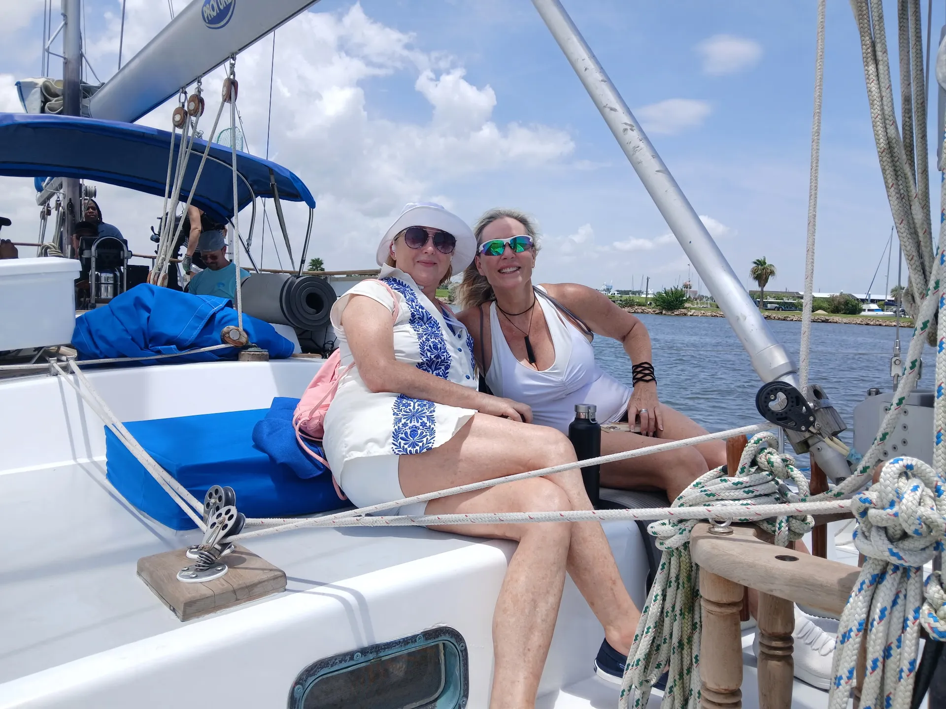 BLUEWATER YACHTS 47 SEDAN CRUISER in Kemah, TX — photo 7